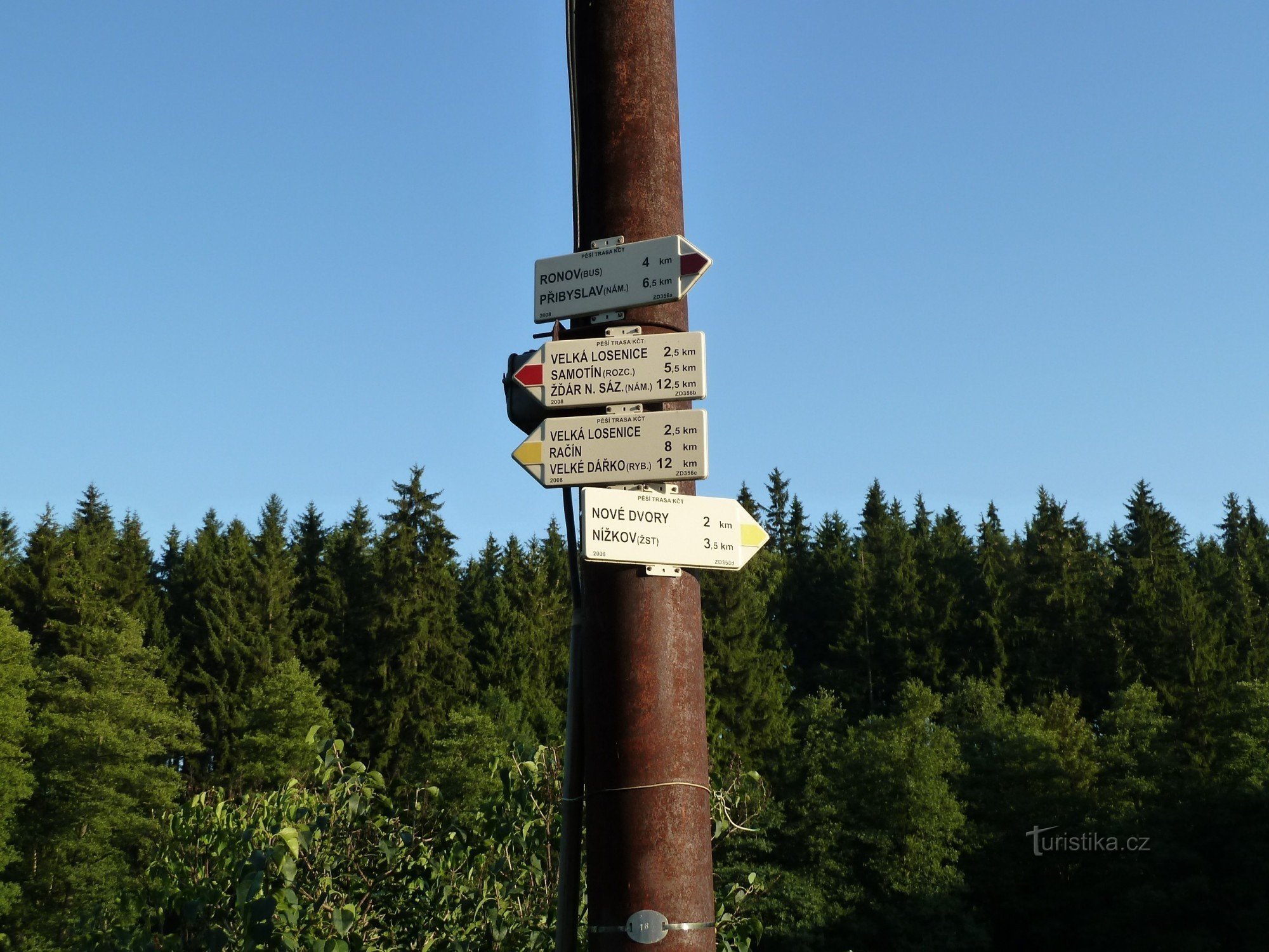 Pořežín tourist crossroads