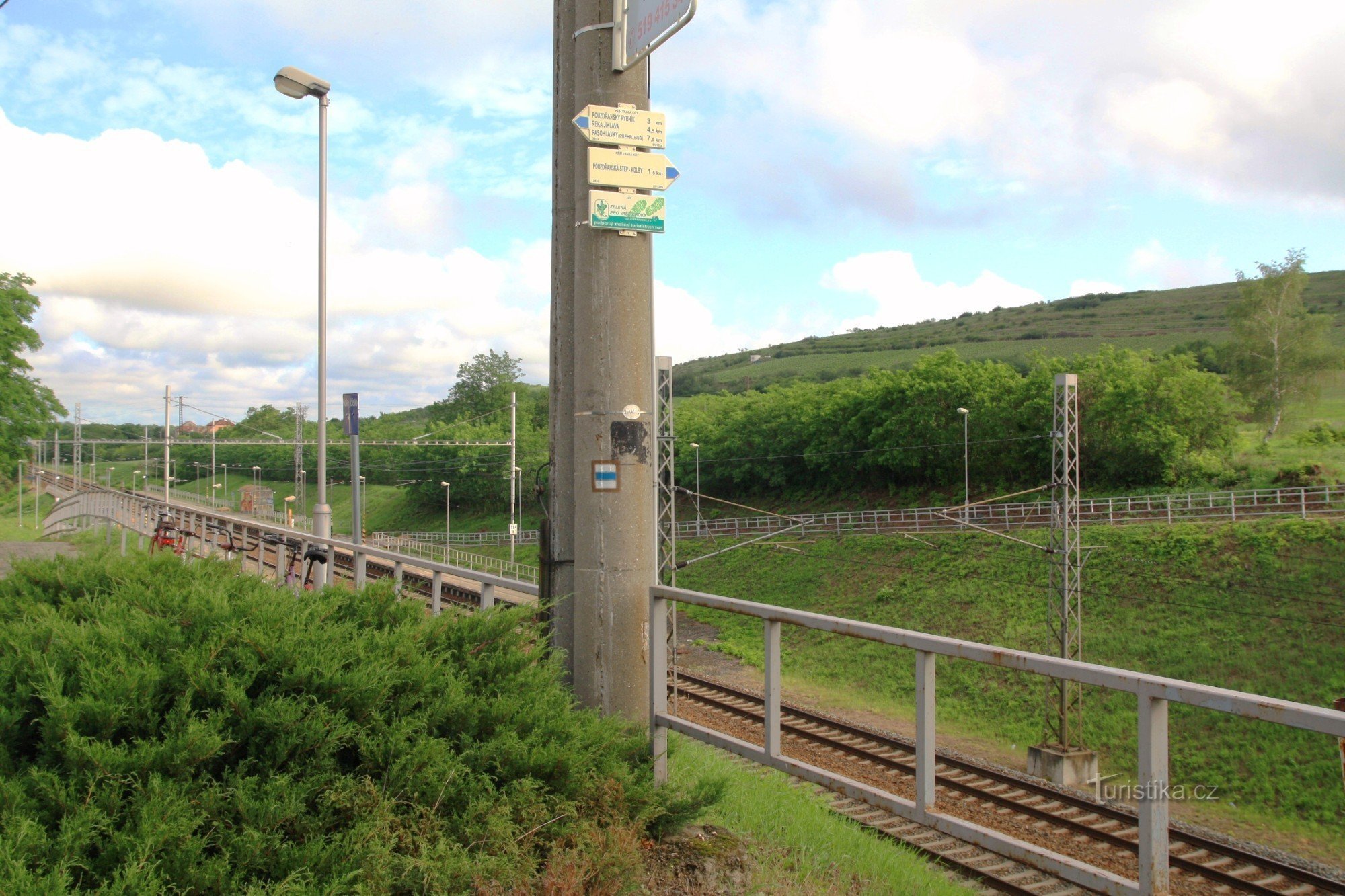 Pouzdřany tourist crossroads