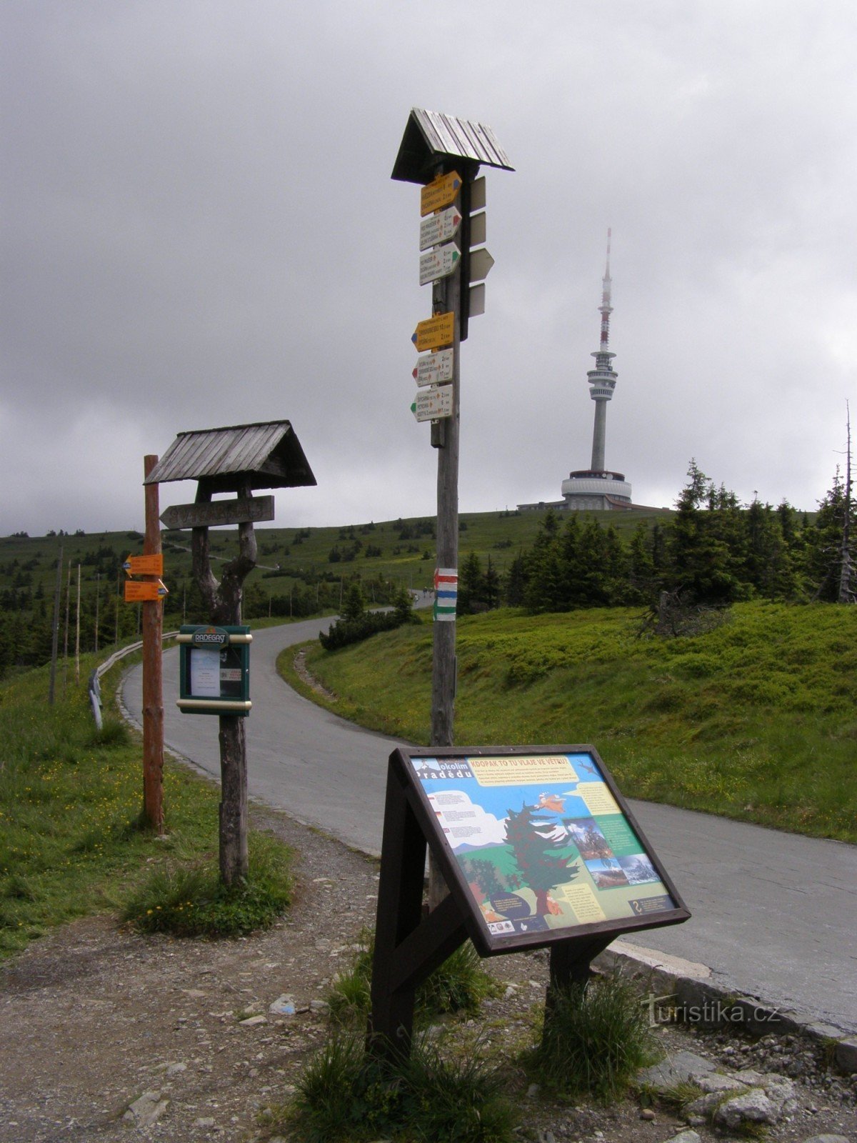 τουριστικό σταυροδρόμι - Praděd, σταυροδρόμι κάτω από την κορυφή