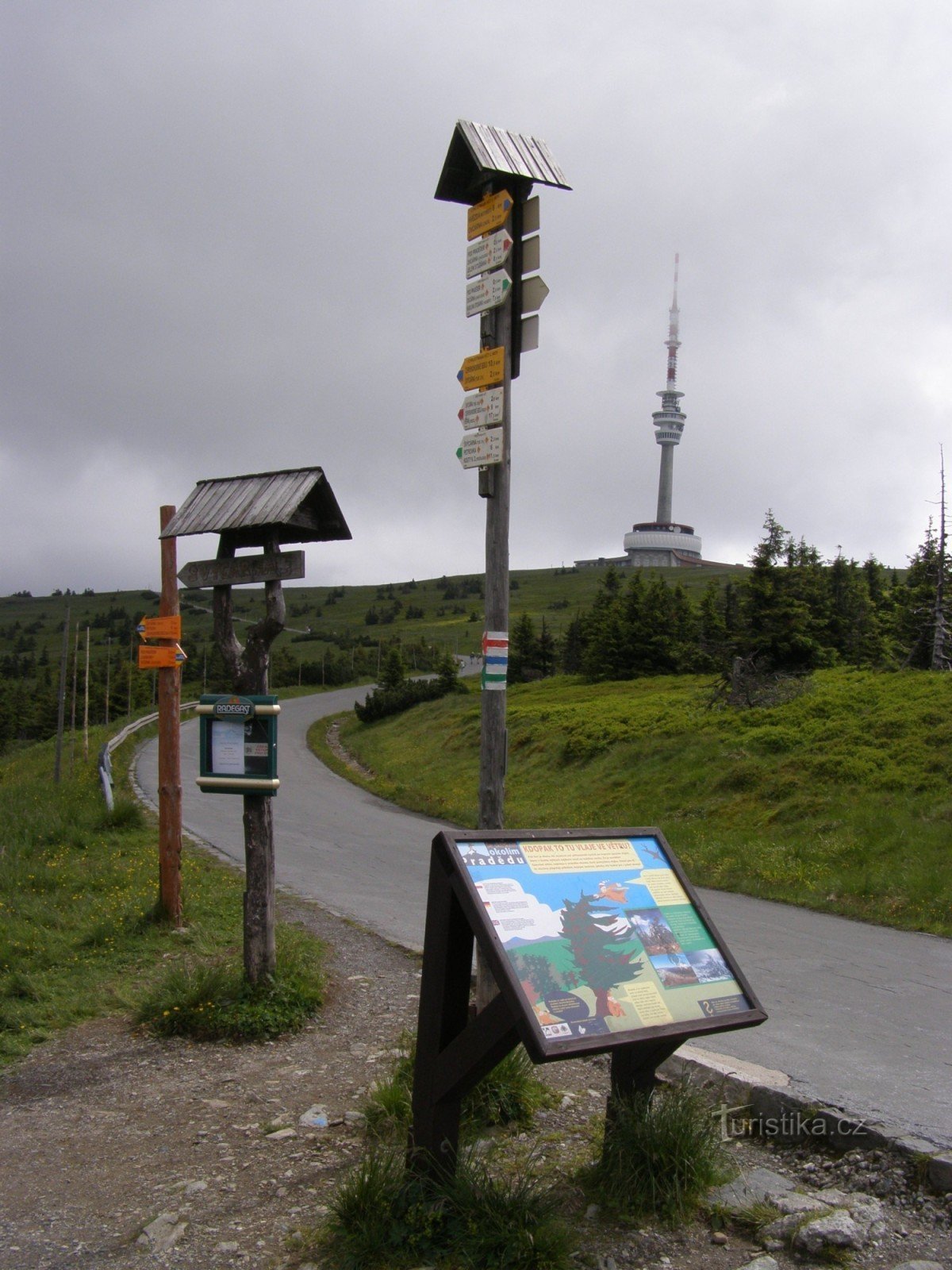 toeristisch kruispunt - Praděd, kruispunt onder de piek