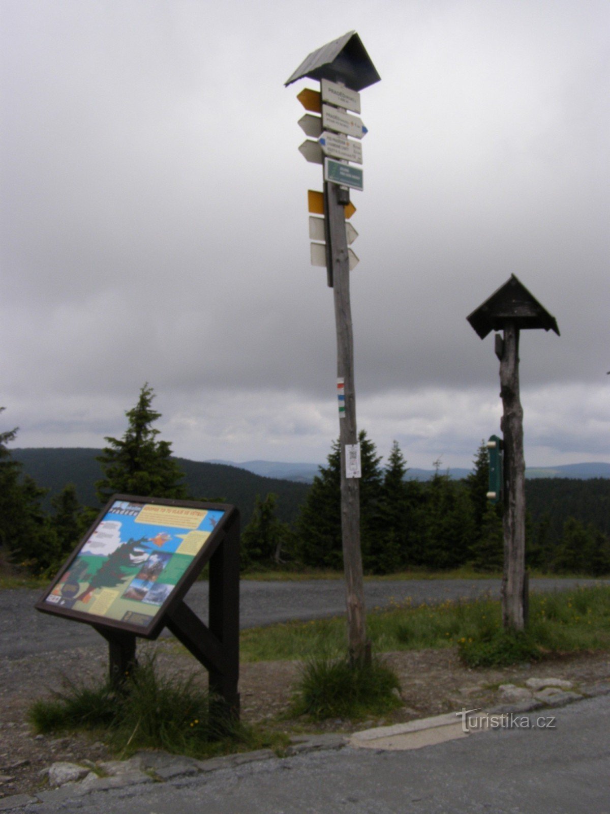 tourist crossroads - Praděd, crossroads below the peak