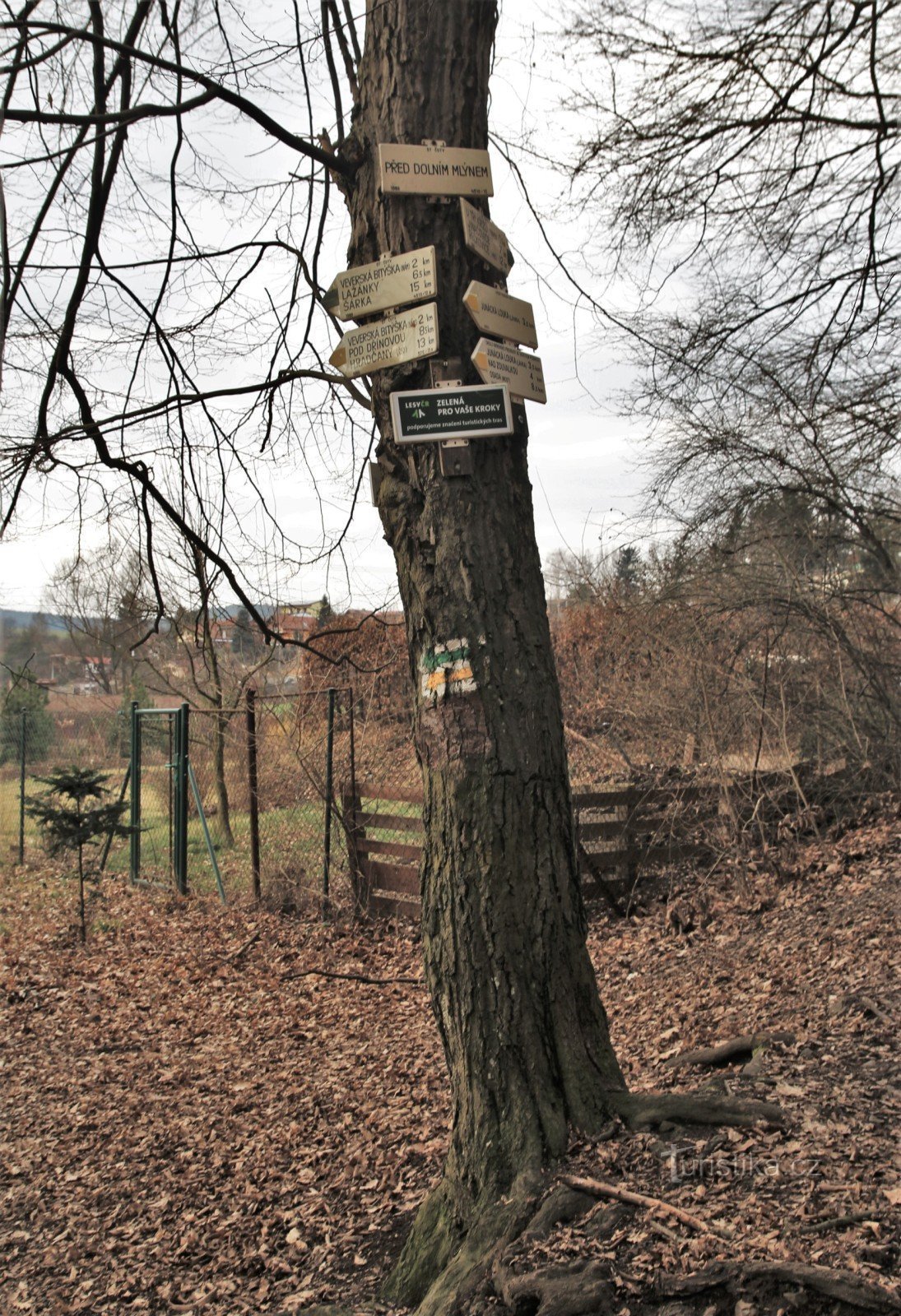 Tourist crossroads in front of the Lower Mill