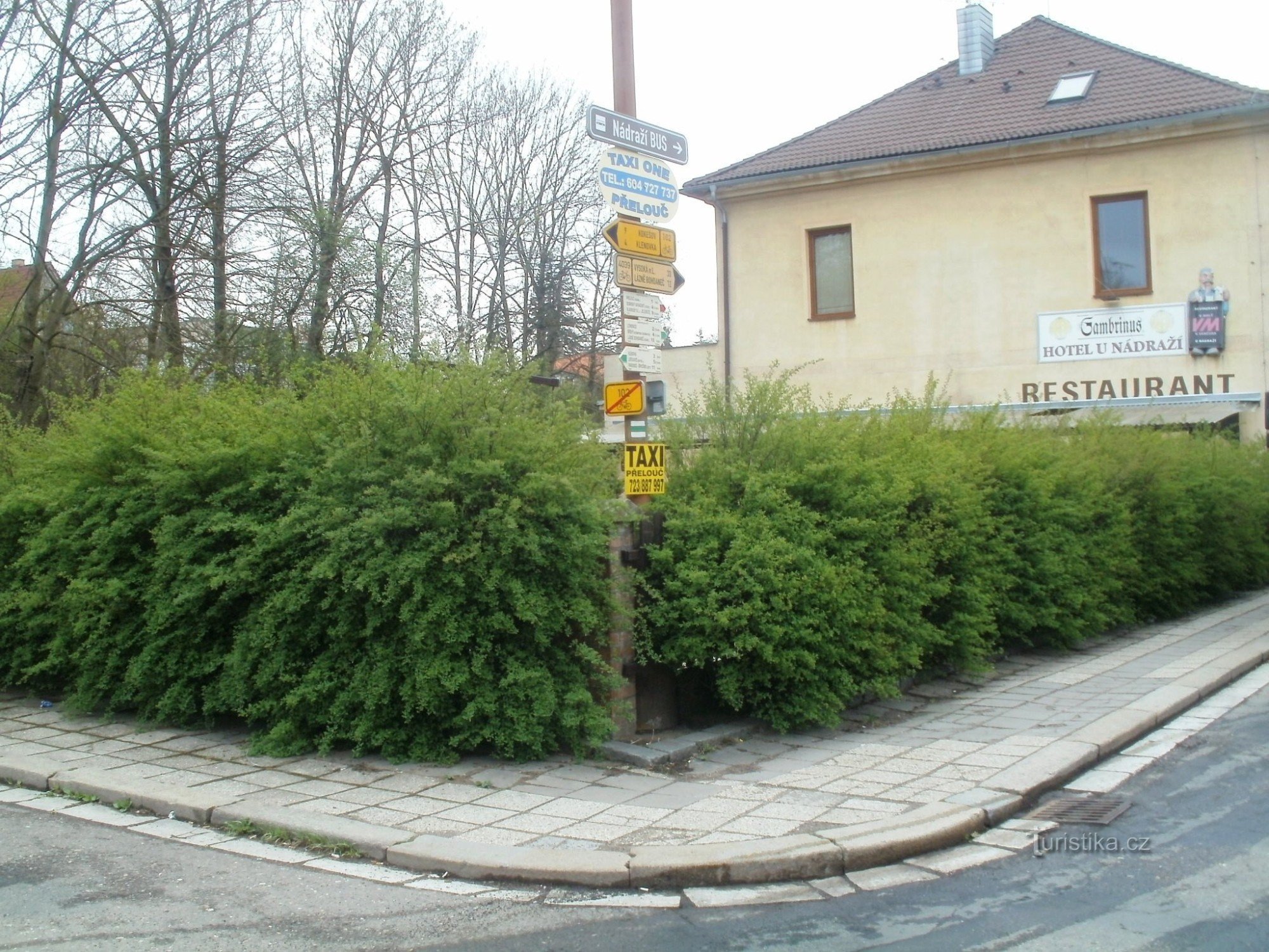 carrefour touristique Přelouč - gare, gare