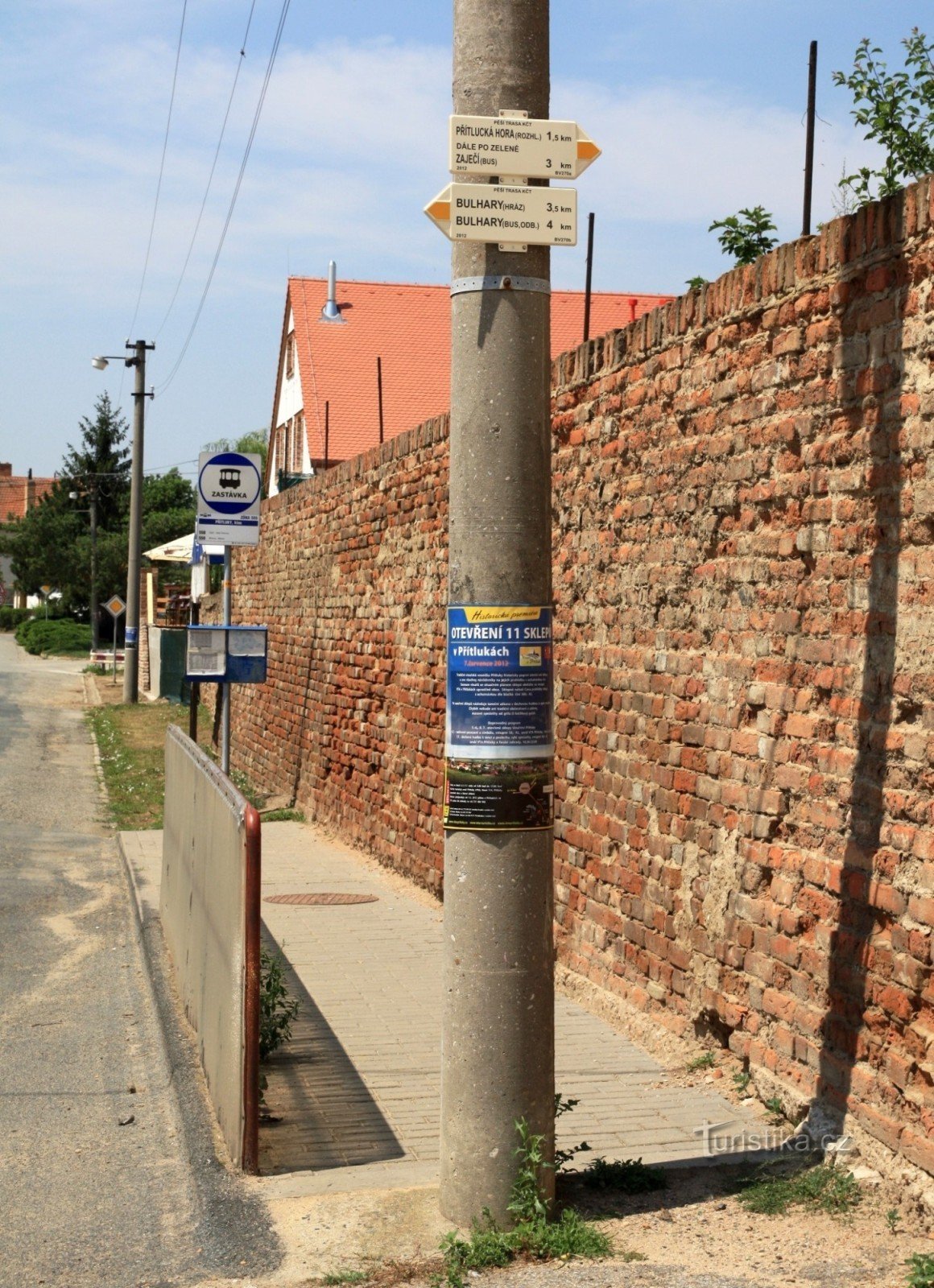 Tourist crossroads Přítluky