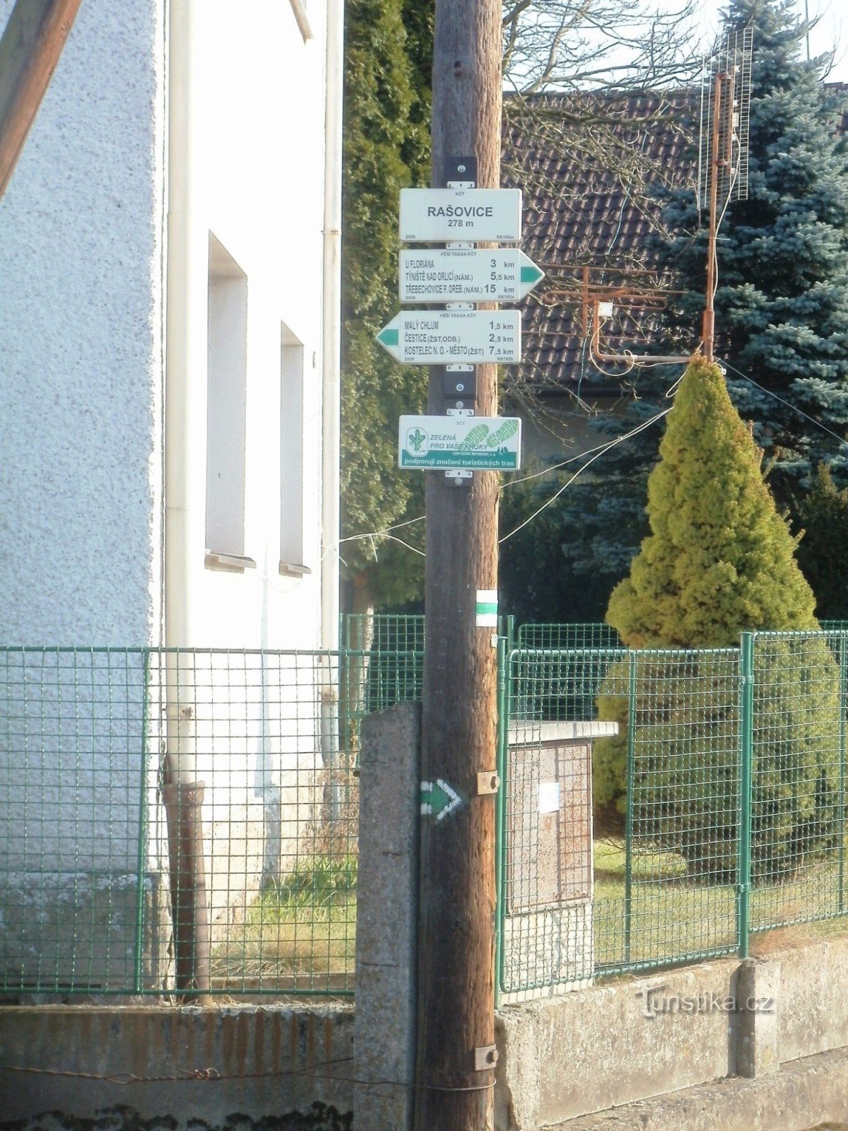 tourist crossroads Rašovice