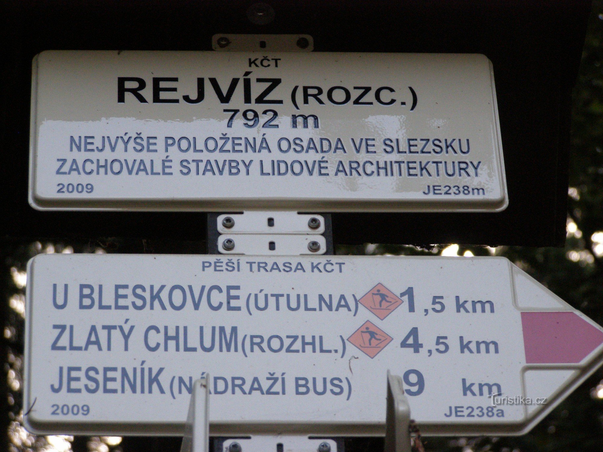 tourist junction - Rejvíz, junction by the parking lot