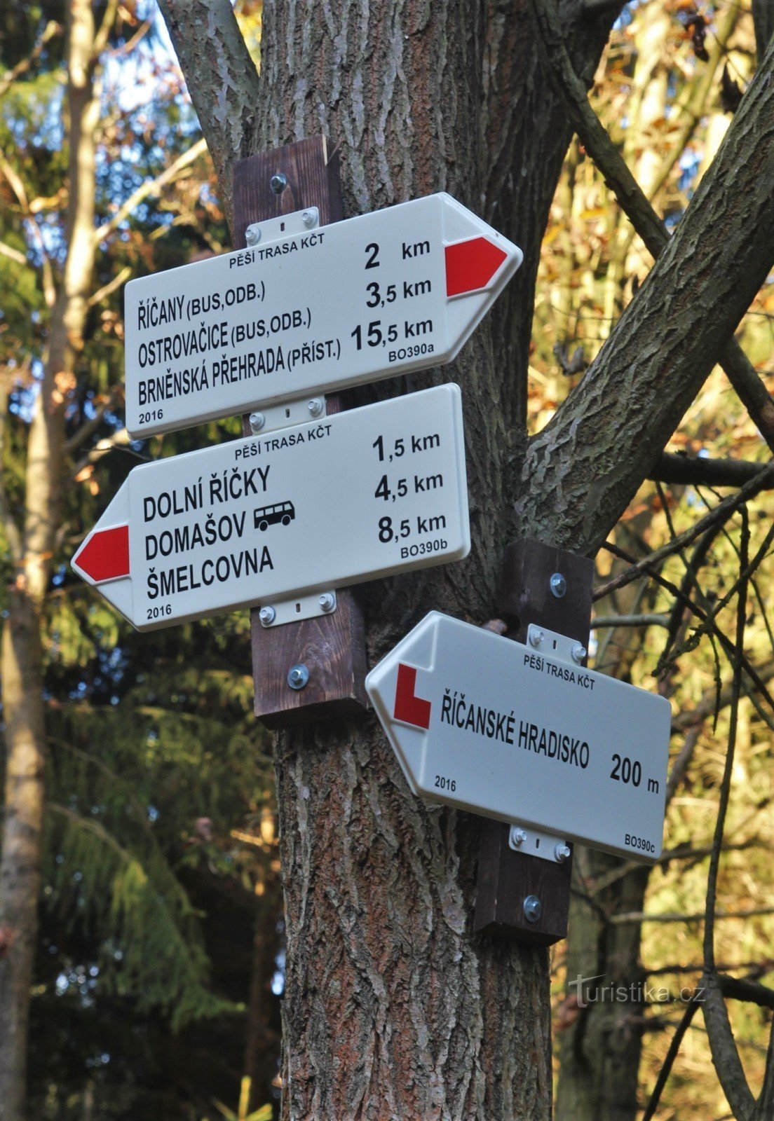 Tourist crossroads Říčanské hradisko