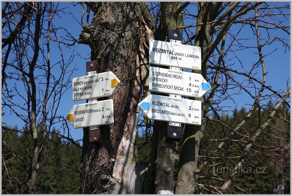 Tourist crossroads Rožmitál, Nad lomem