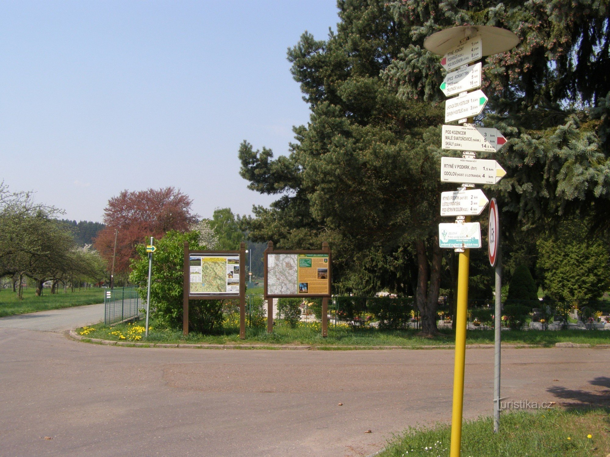 tourist crossroads Rtyně in Podkrkonoší - nad Rychtou