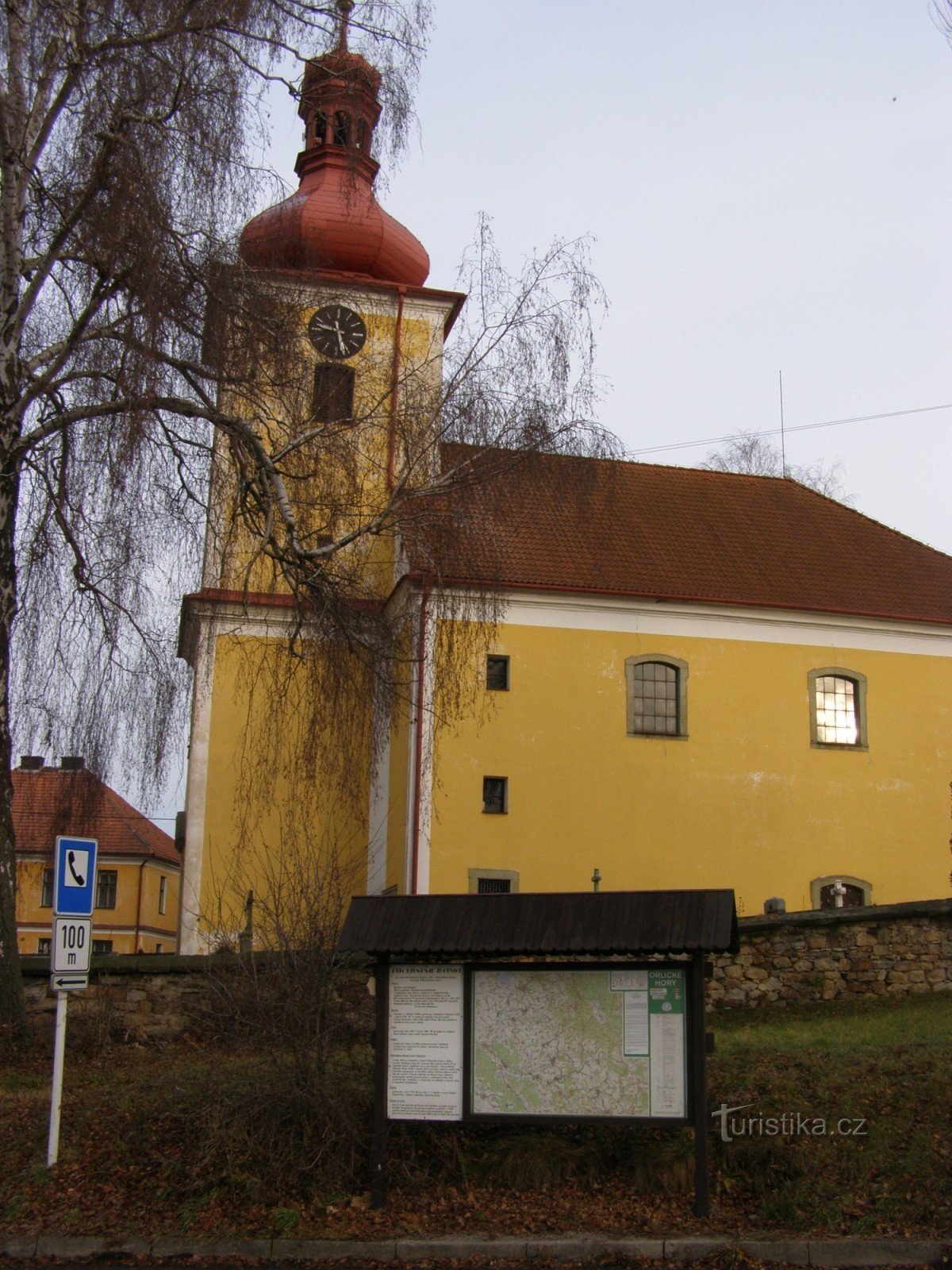 turistično križišče - Rybná nad Zdobnicí, cerkev