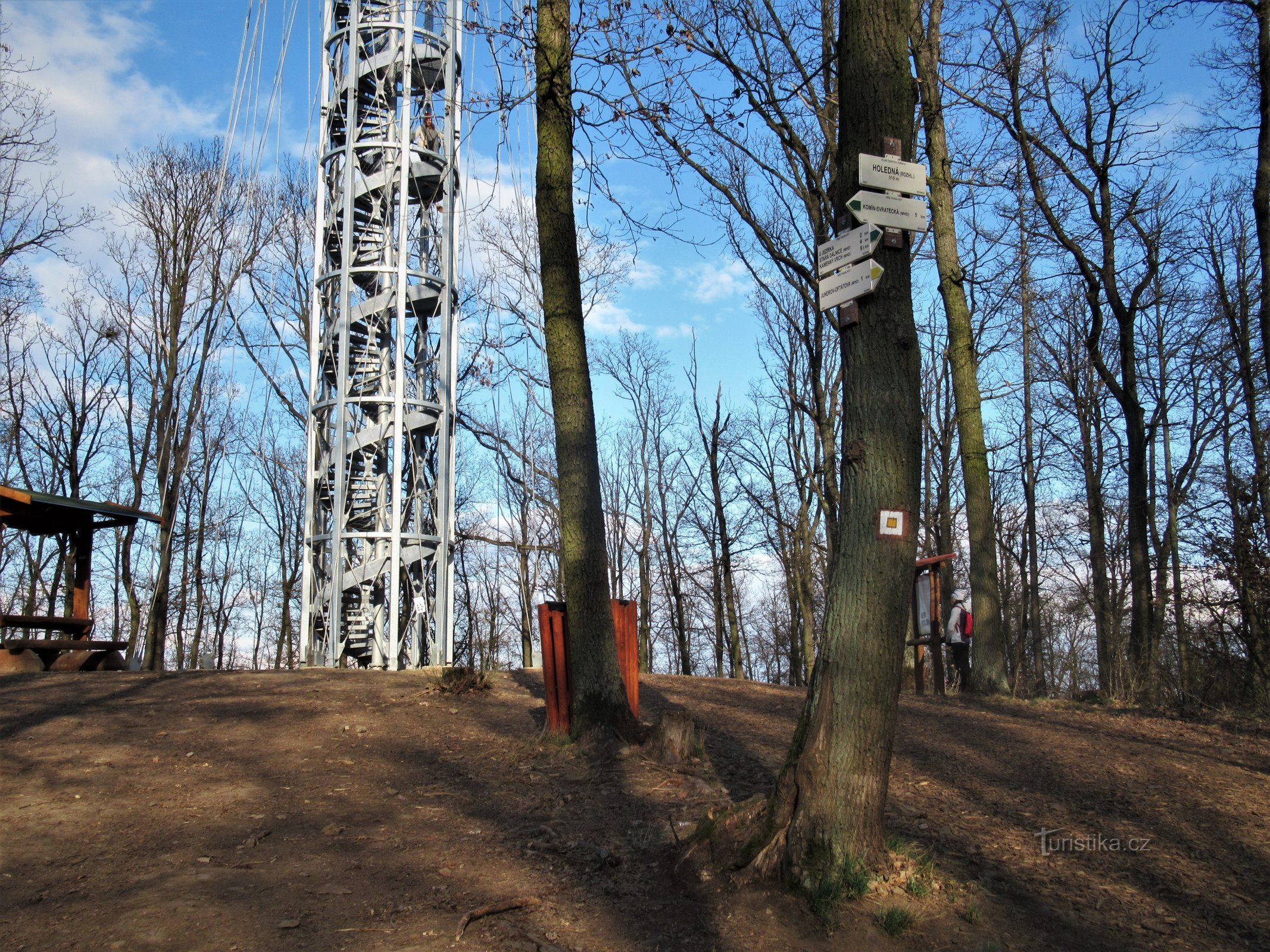 Toeristisch kruispunt met uitkijktoren