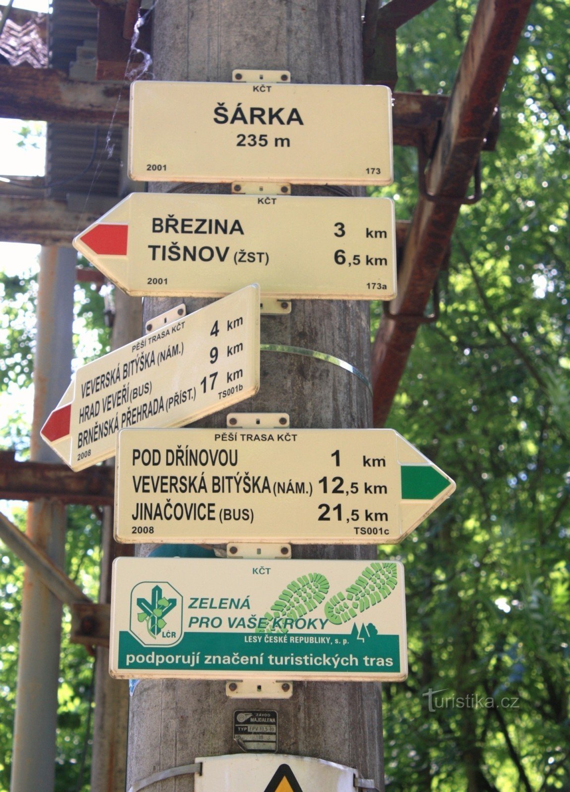 Šárka tourist crossroads