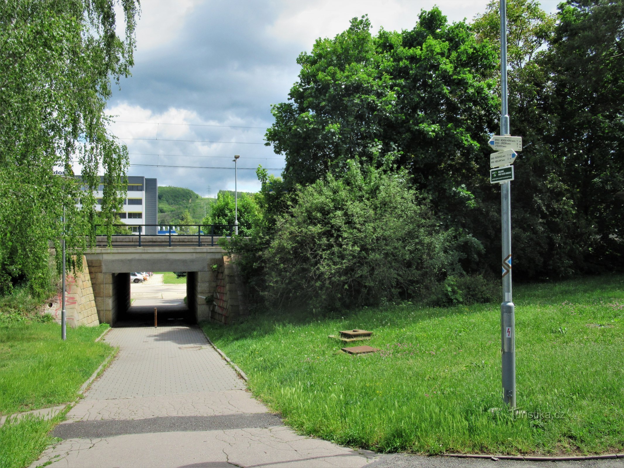 The tourist crossroads is located near the station building at the passage from the industrial area