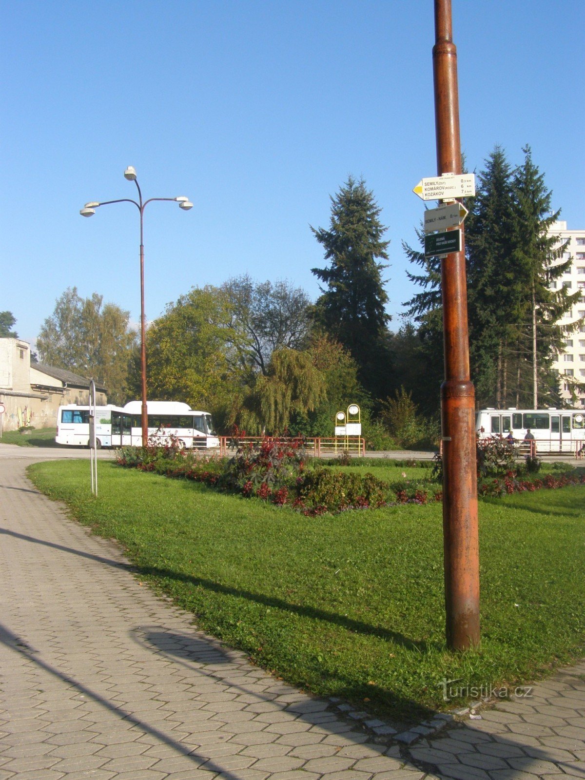 toeristisch kruispunt Semily - busstation