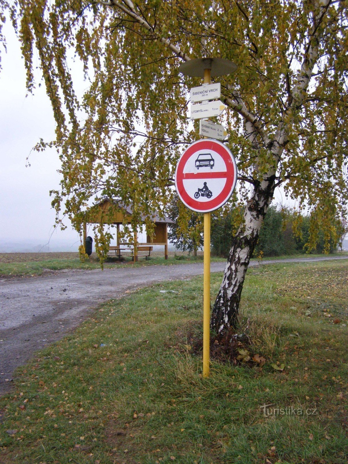 Šibeniční vrch tourist crossroads