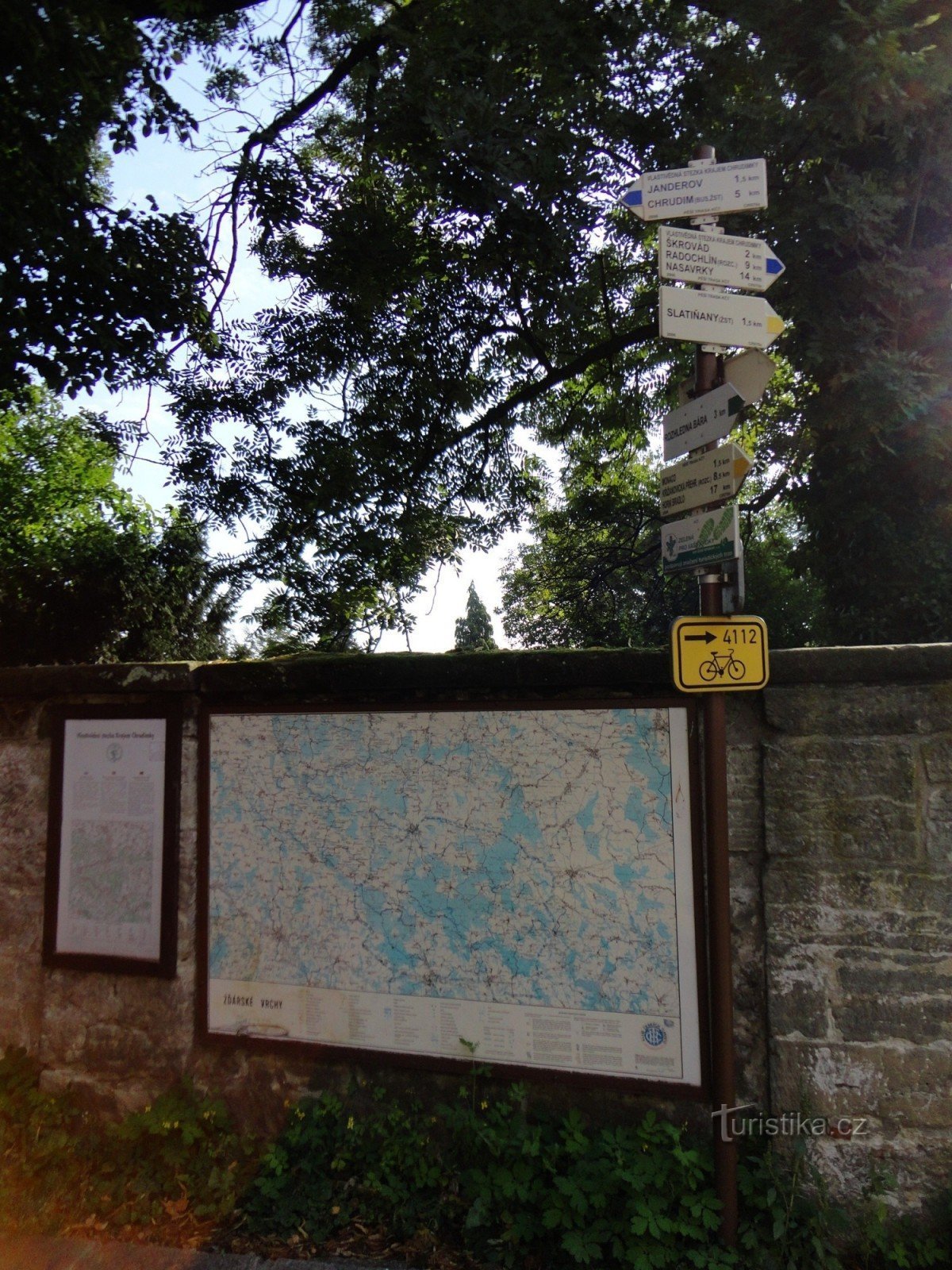 Cruce turístico de Slatiňany - cerca del castillo