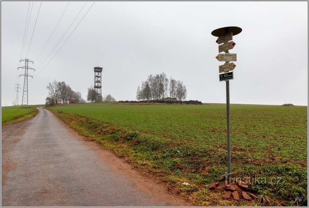 Encruzilhada turística Slavíkov - torre de vigia