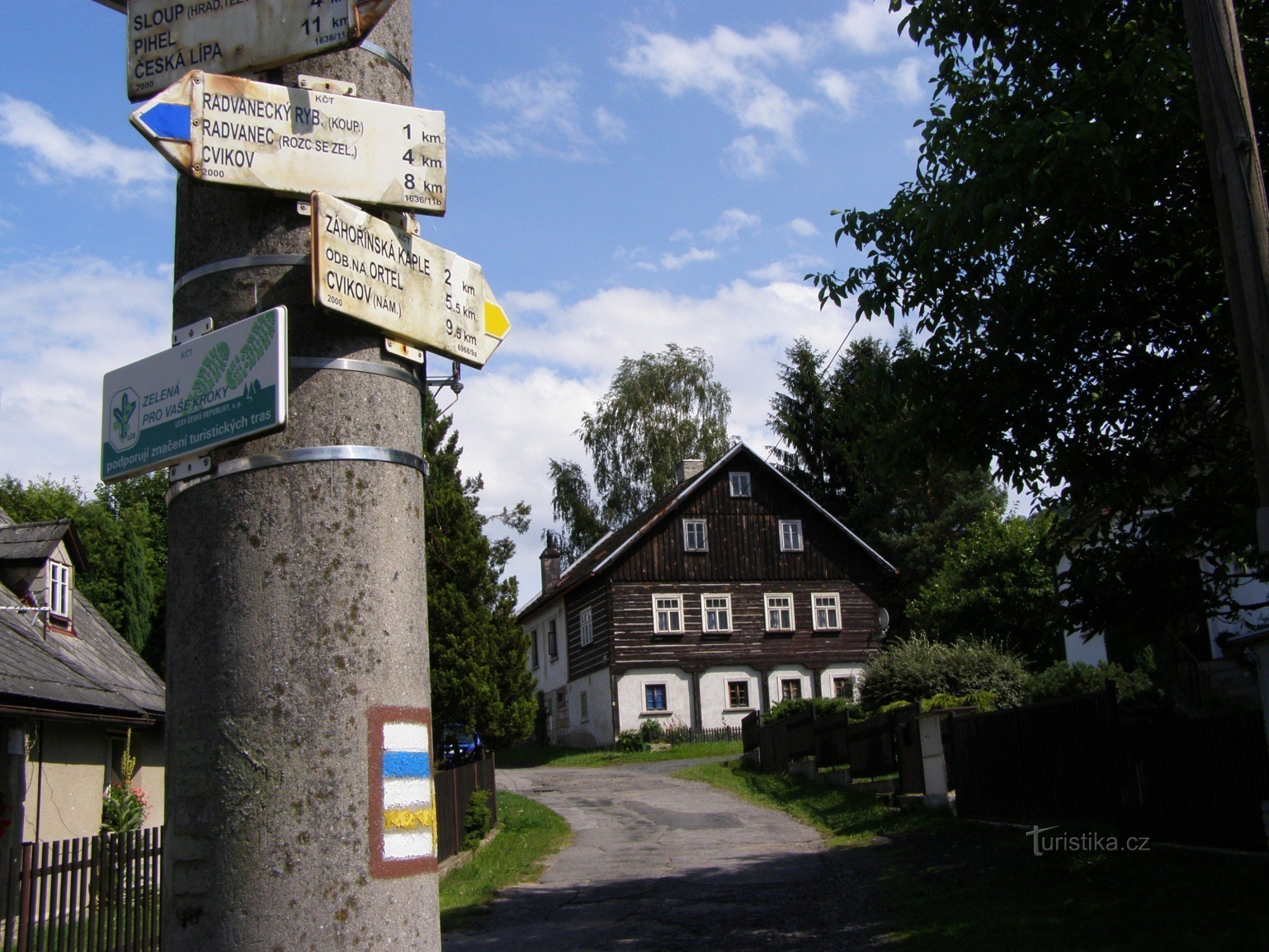 turistické rozcestí Sloup - ke hřbitovu