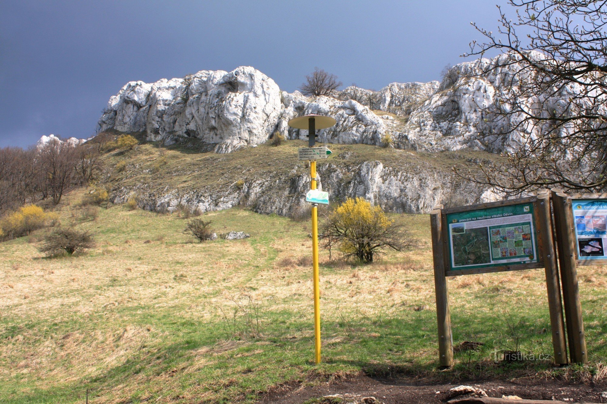 Turistické rozcestí Soutěska horní část