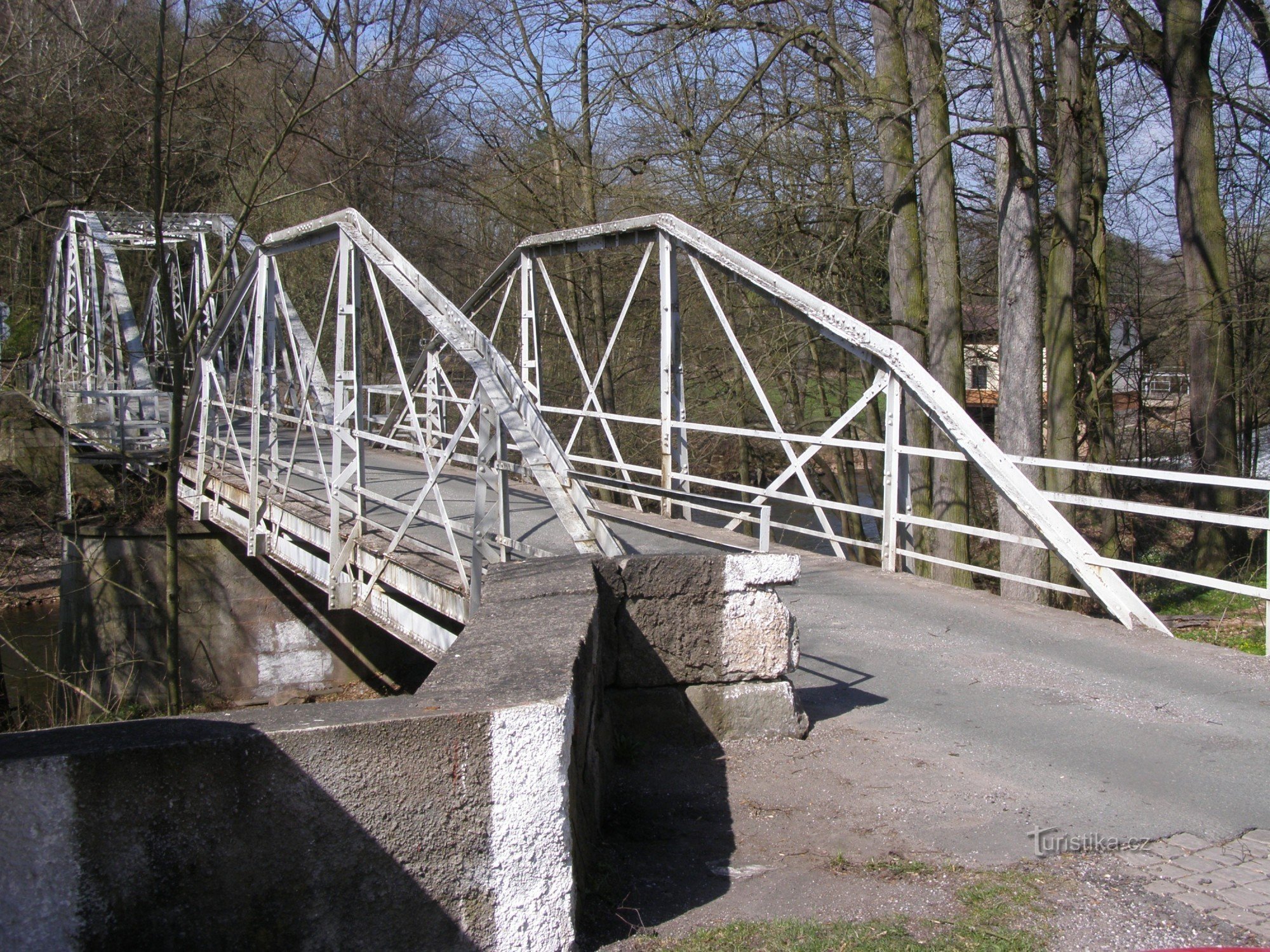 encruzilhada turística Stanovice - perto da ponte
