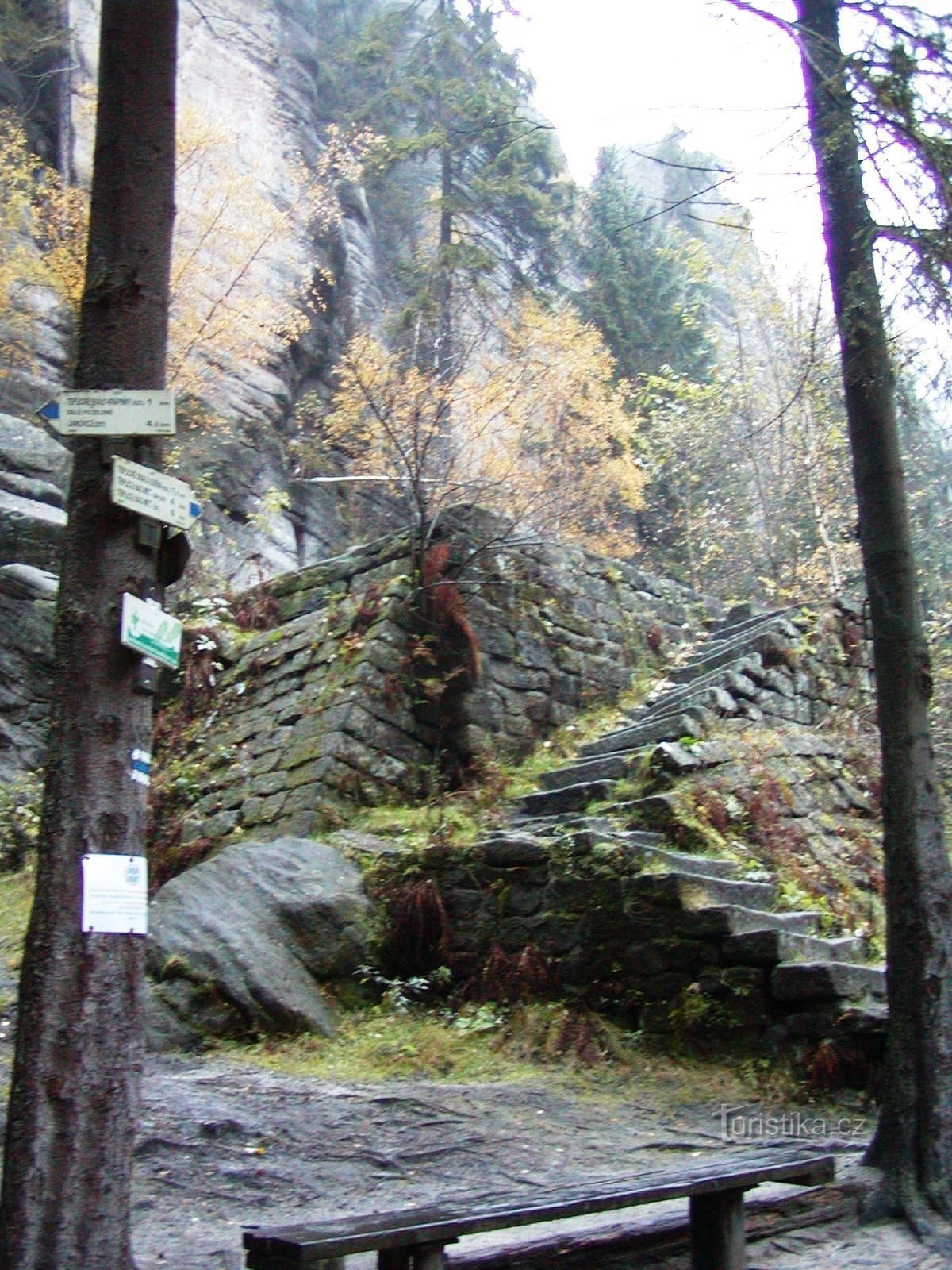 turistické rozcestí Teplické skály - horolezecká chata