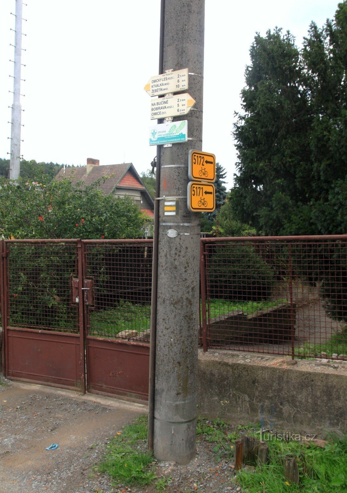 Tetčice tourist crossroads