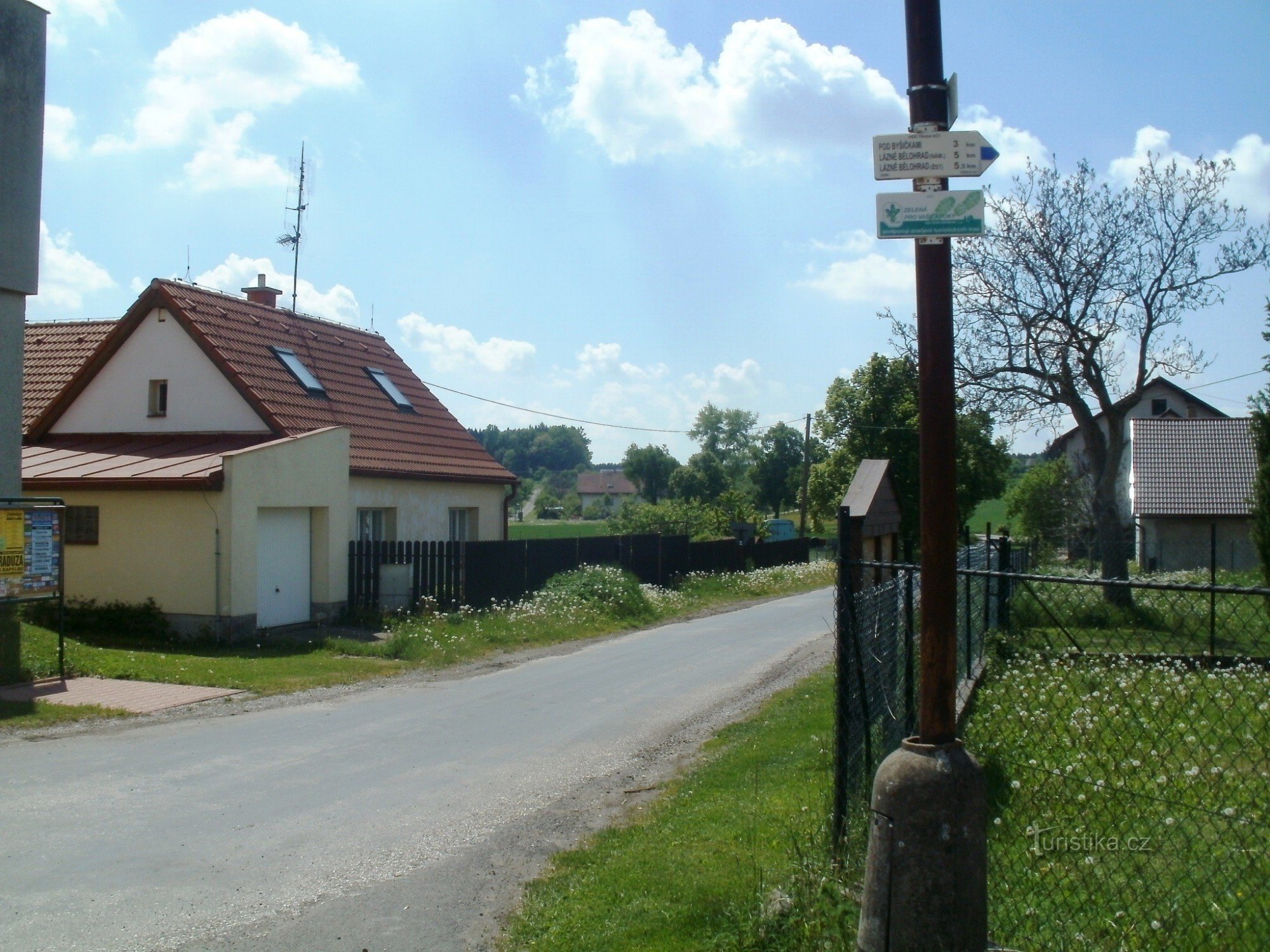 tourist crossroads Tetín