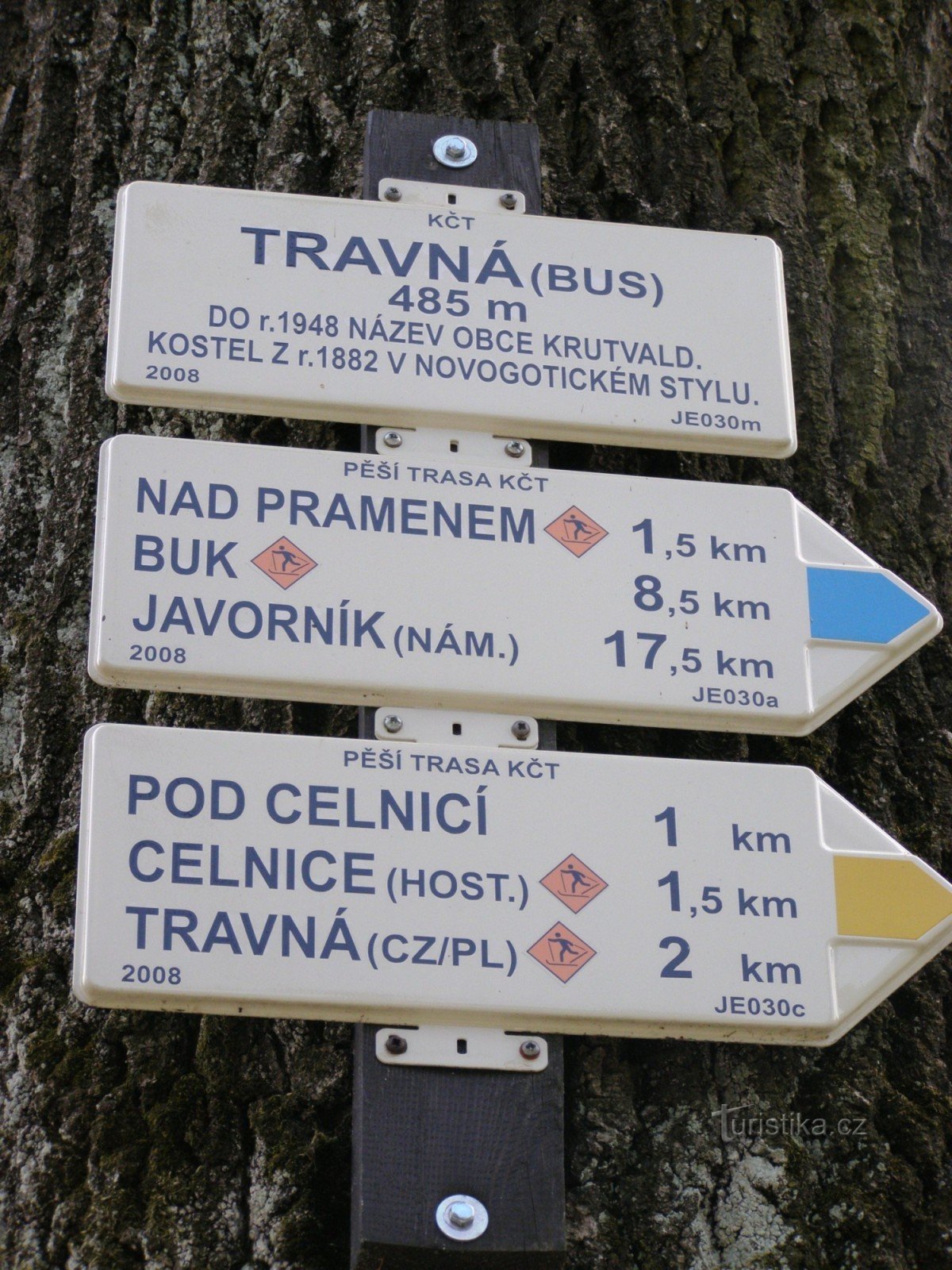 turystyczne skrzyżowanie Travná - autobus
