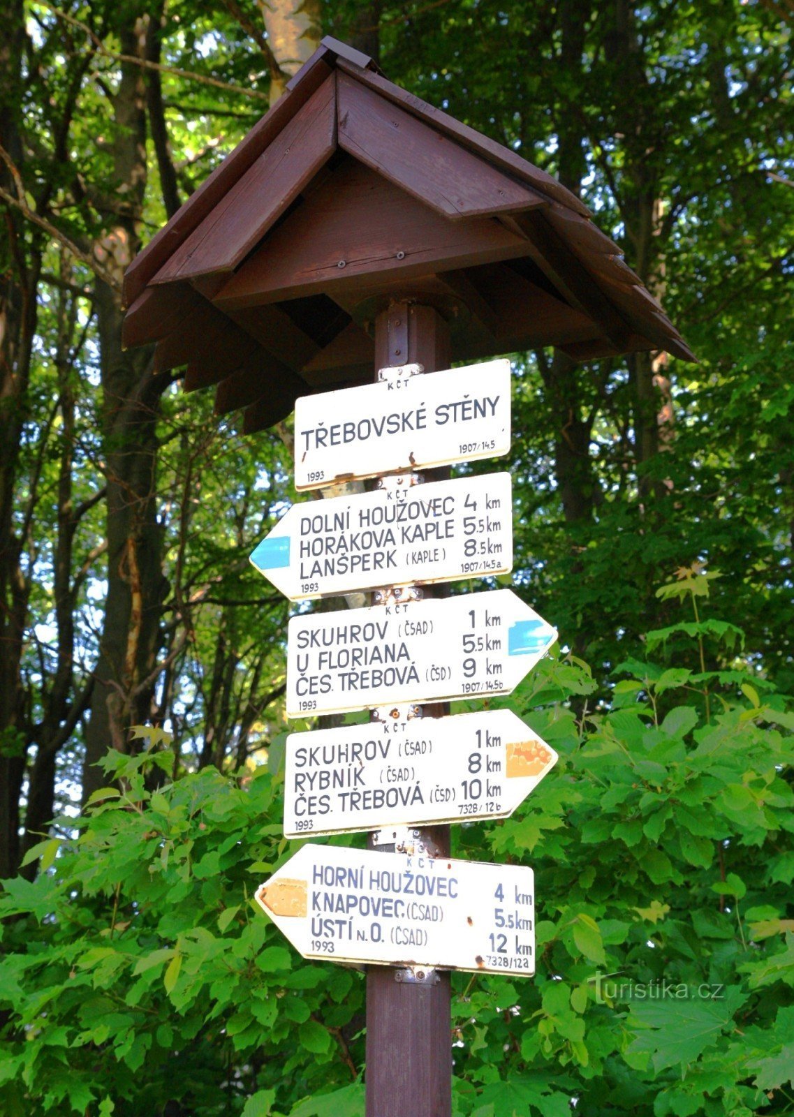 Tourist crossroads of the Třebovské Walls