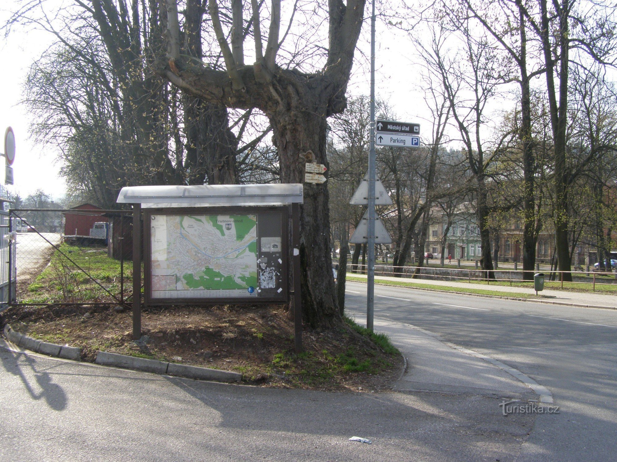 encrucijada turística Trutnov - hl. estación
