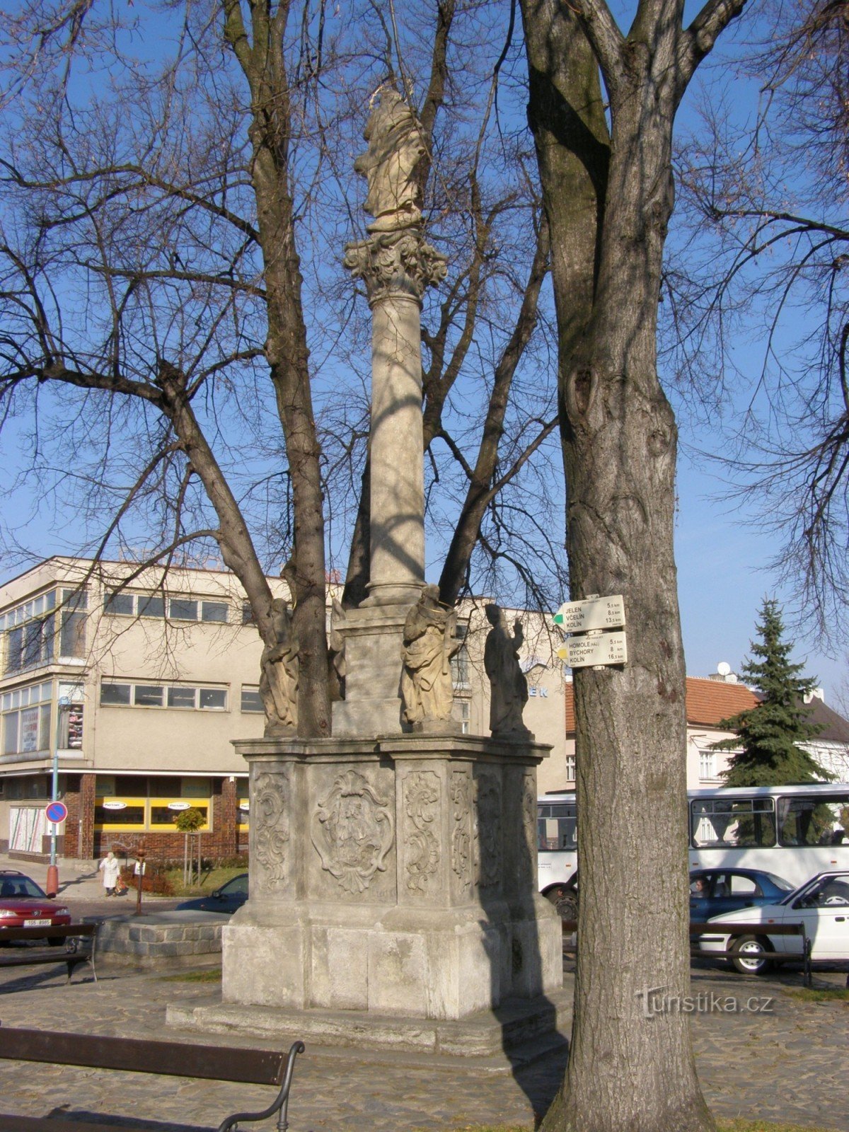 tourist crossroads Týnec nad Labem - square