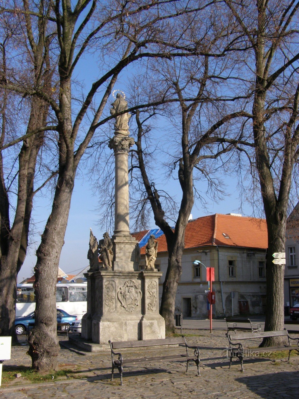 tourist crossroads Týnec nad Labem - square