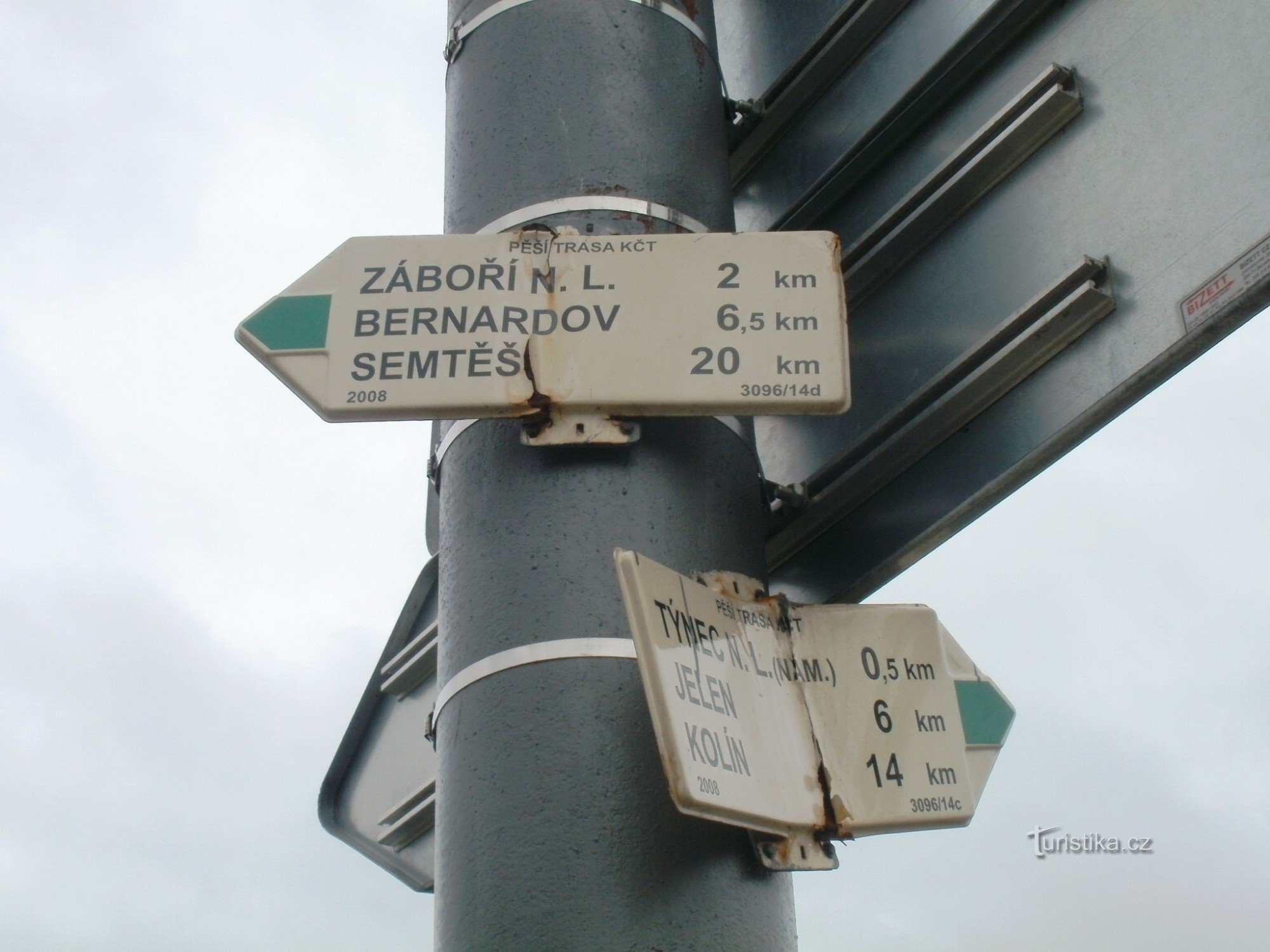 туристичне перехрестя Týnec nad Labem - вокзал, вокзал