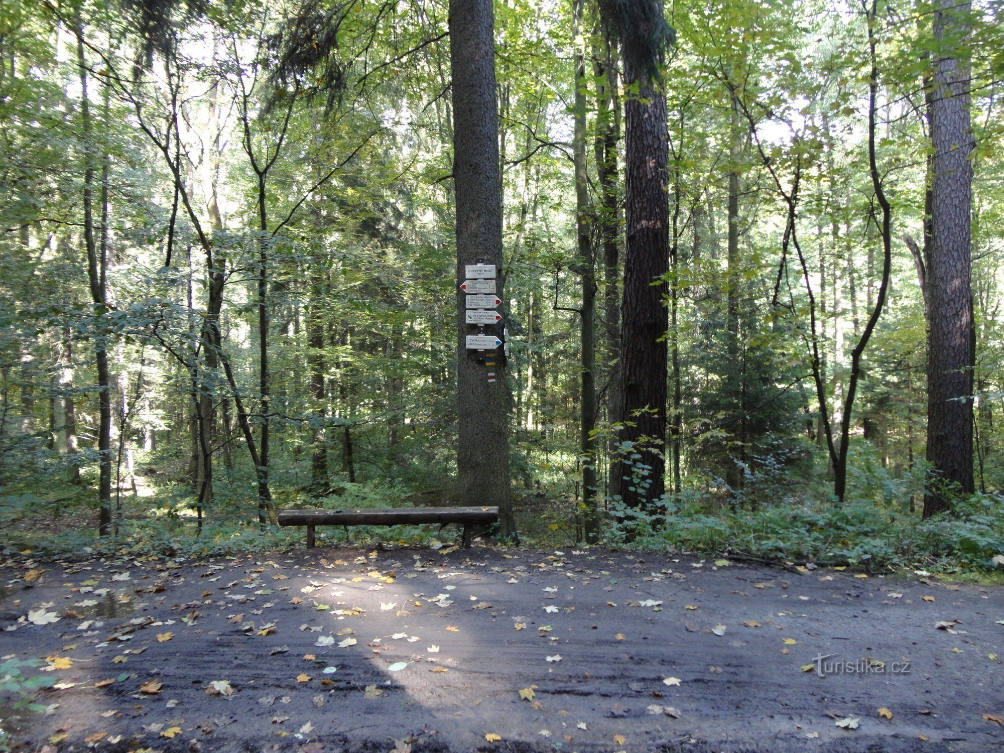 tourist crossroads at the Red Bridge