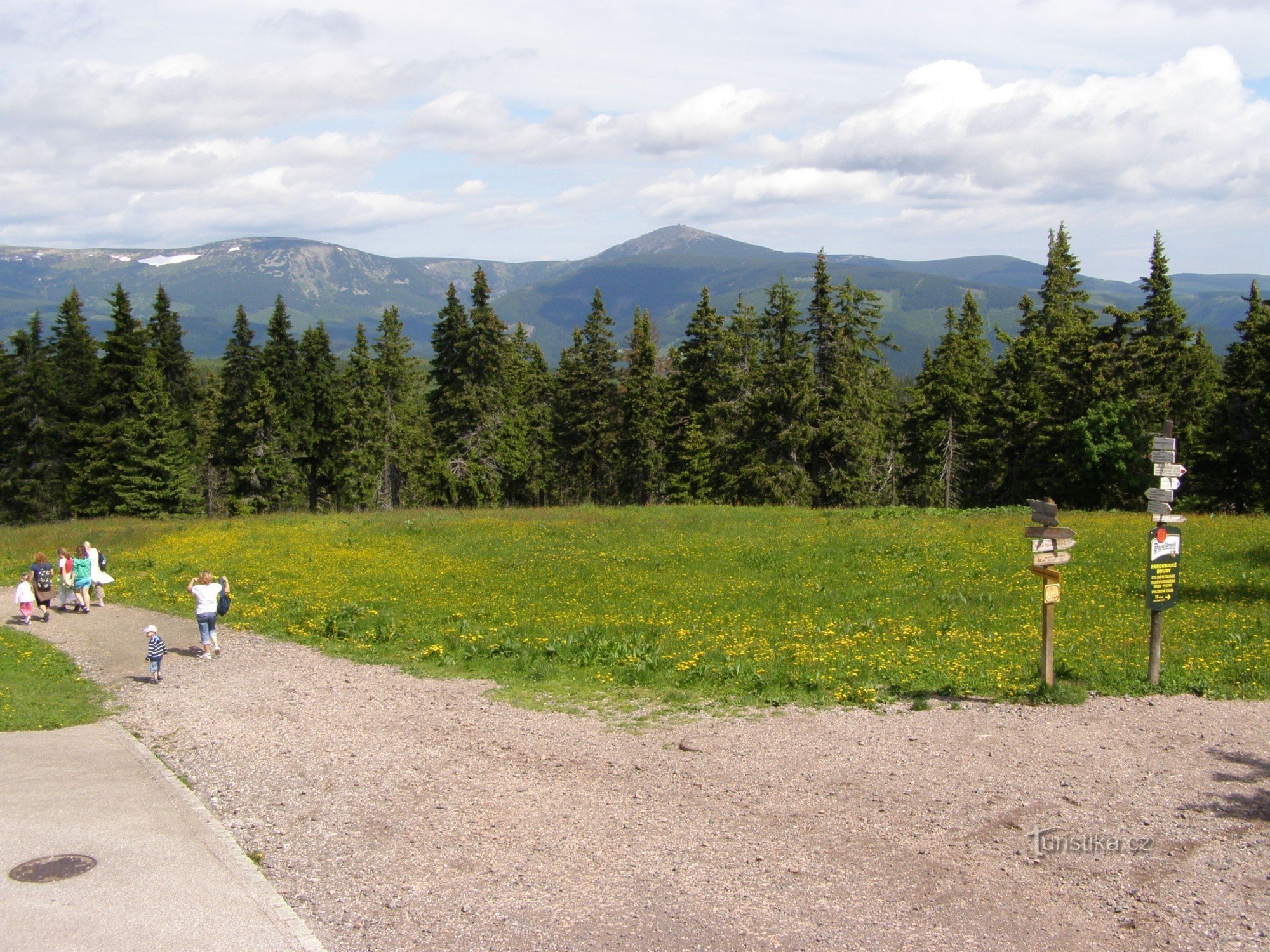 tourist crossroads near the Černá Bouda hotel