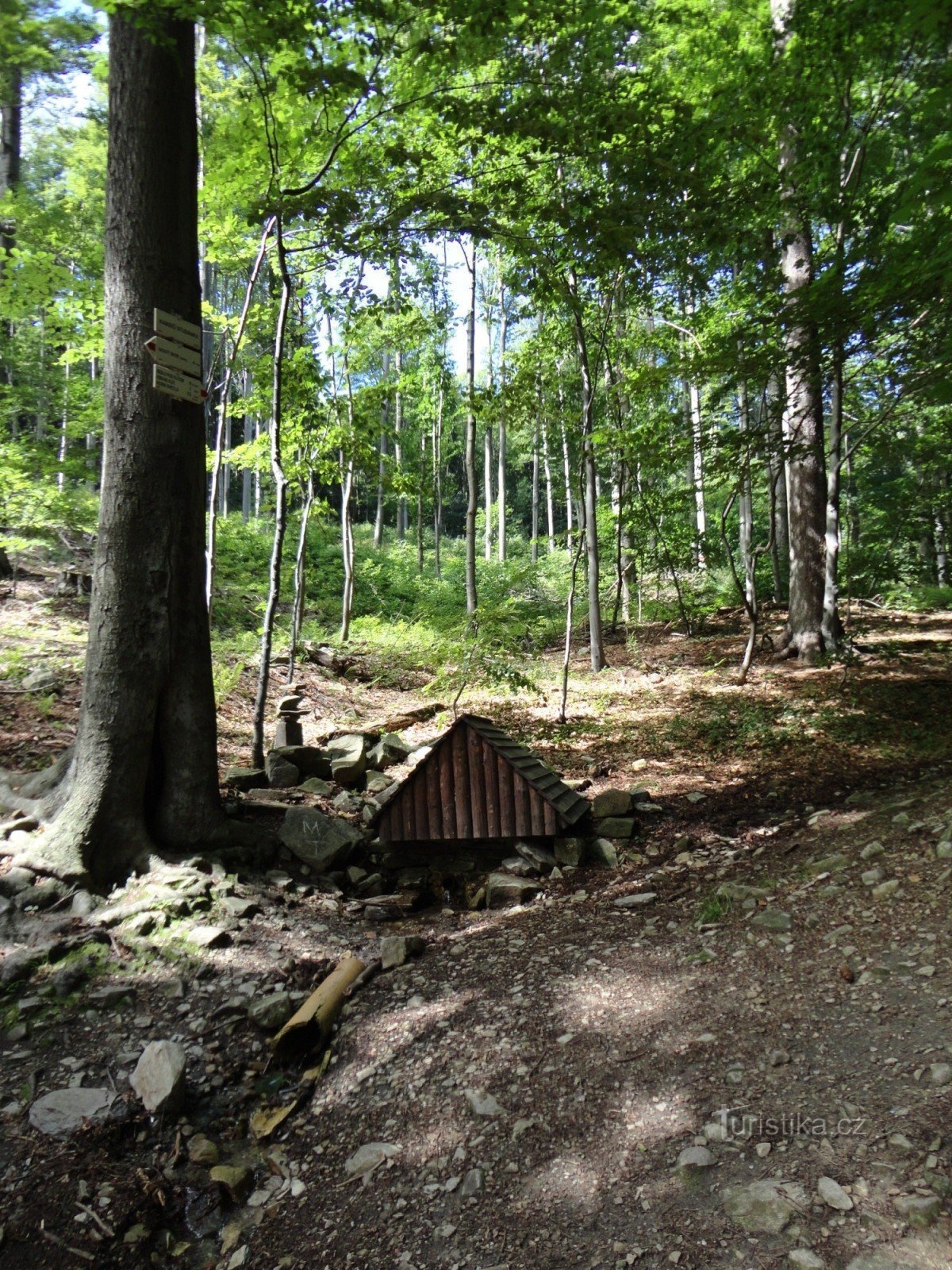 tourist crossroads at the Kamzičí well