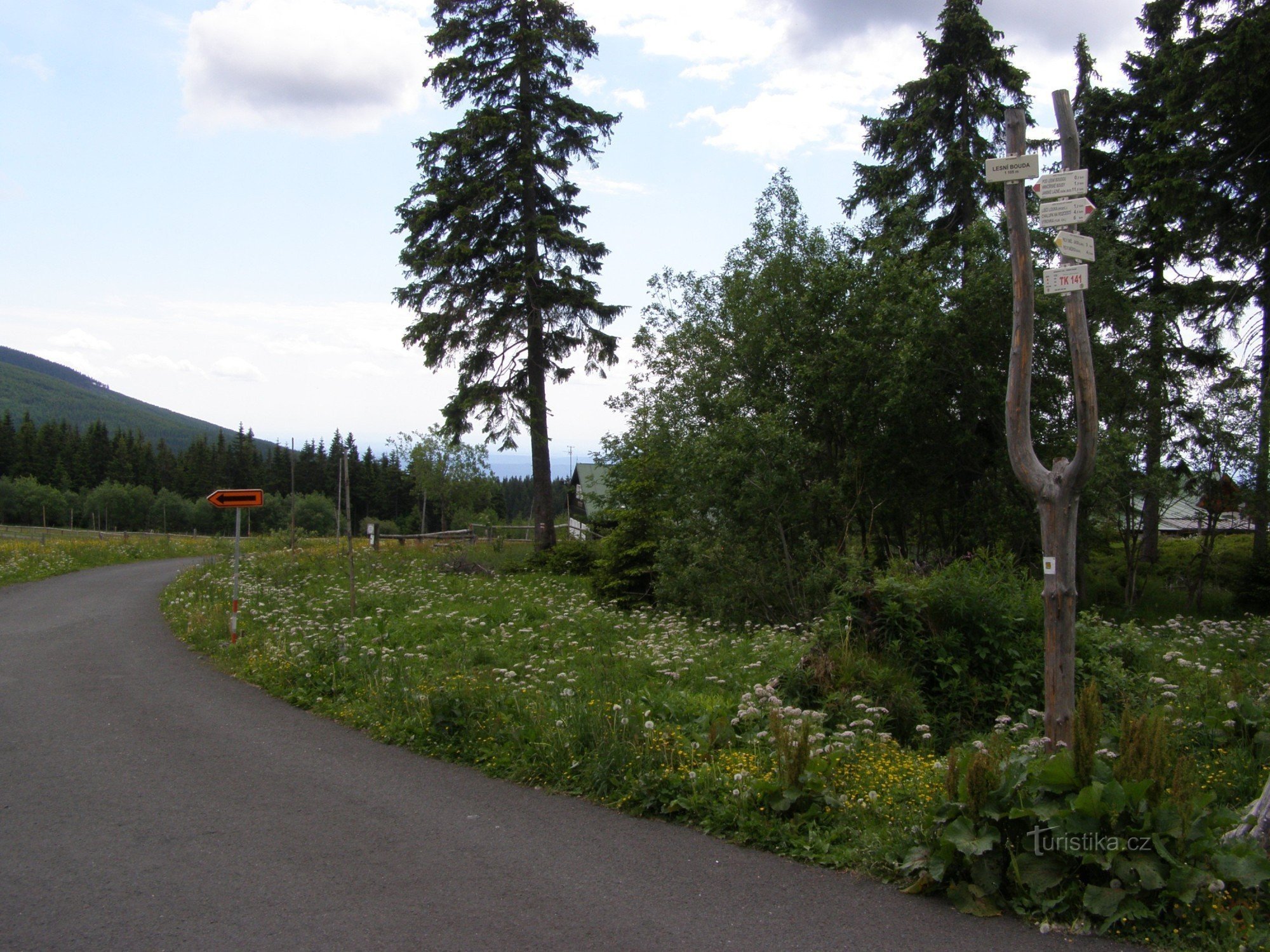 tourist crossroads U Lesní bouda