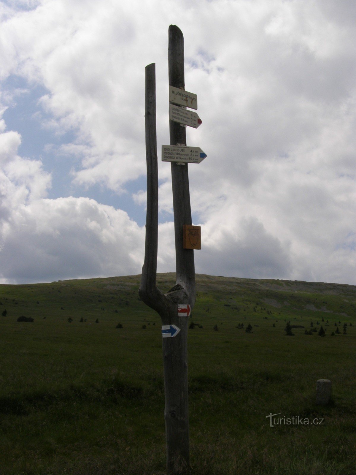 Luční bouda 附近的旅游十字路口