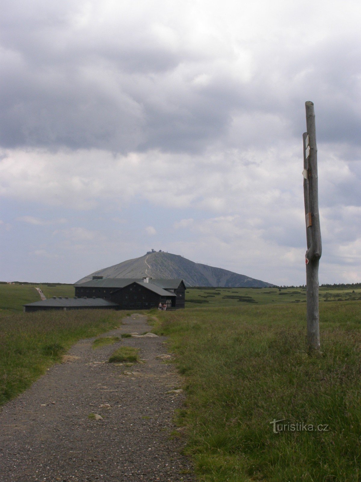turistkorsning nära Luční bouda