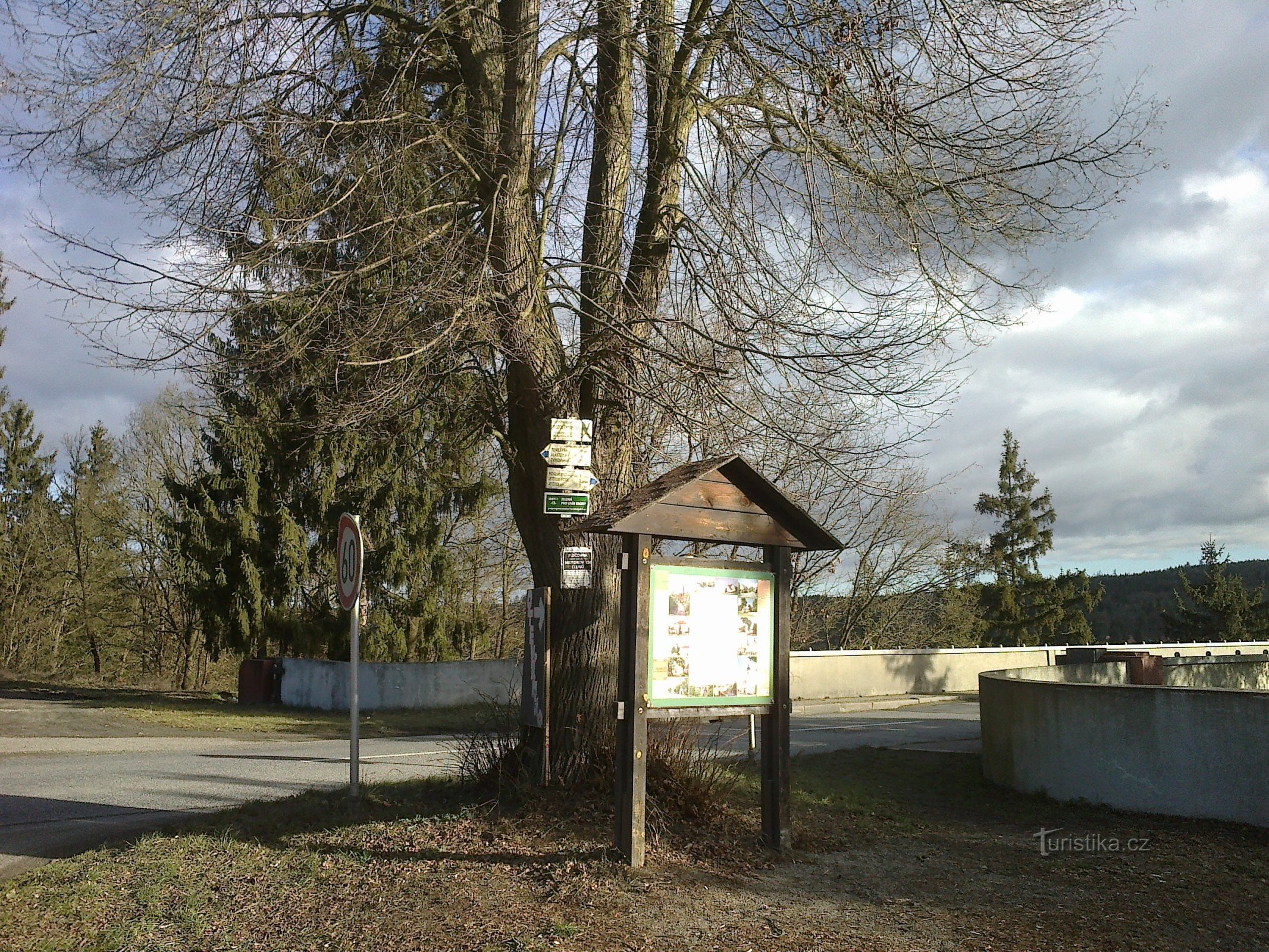 Turistické rozcestí u Podolského mostu