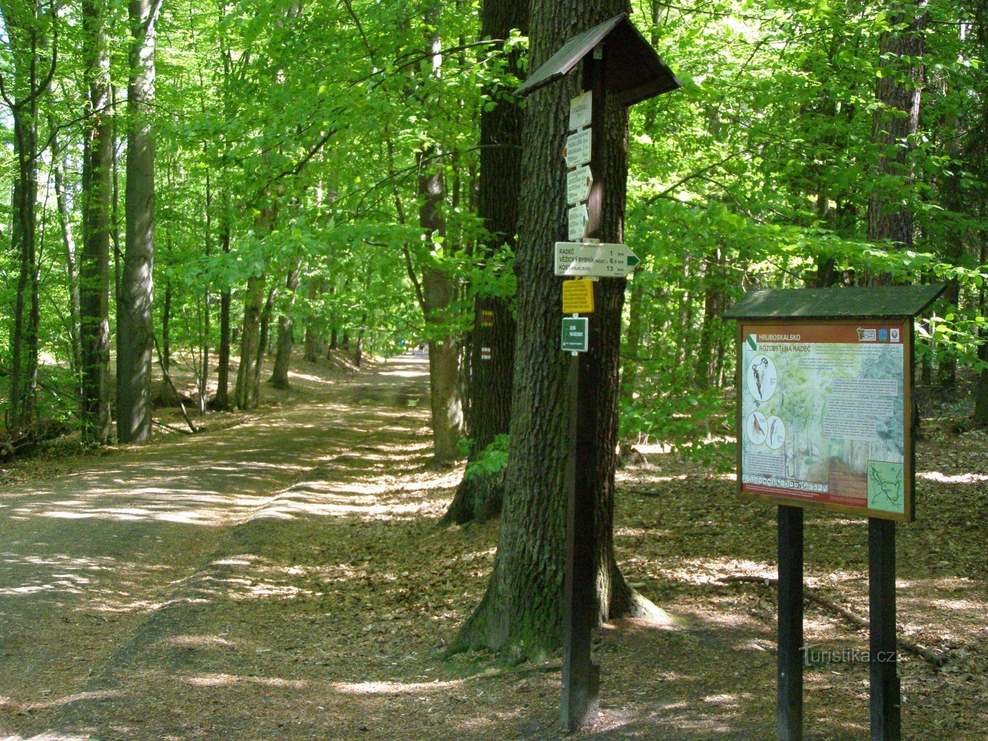 tourist crossroads U Radče