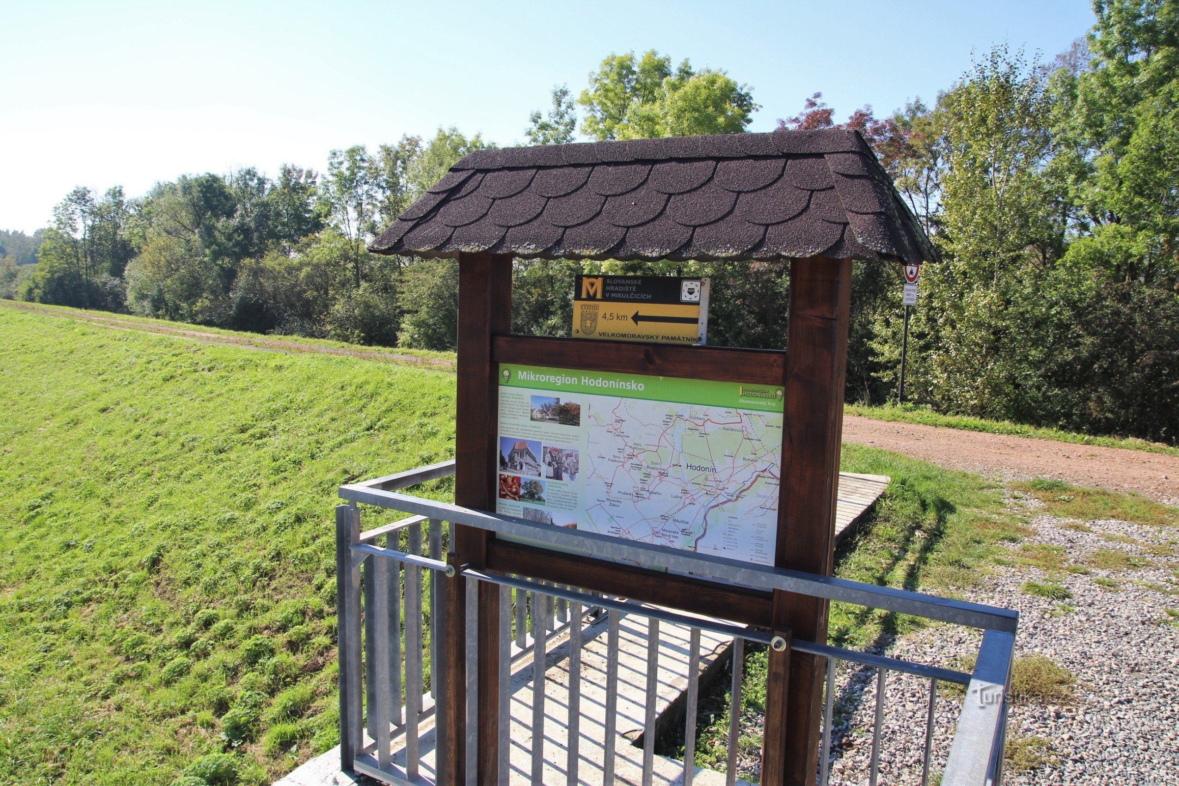 Turisztikai útkereszteződés U Stará Morava - információs tábla