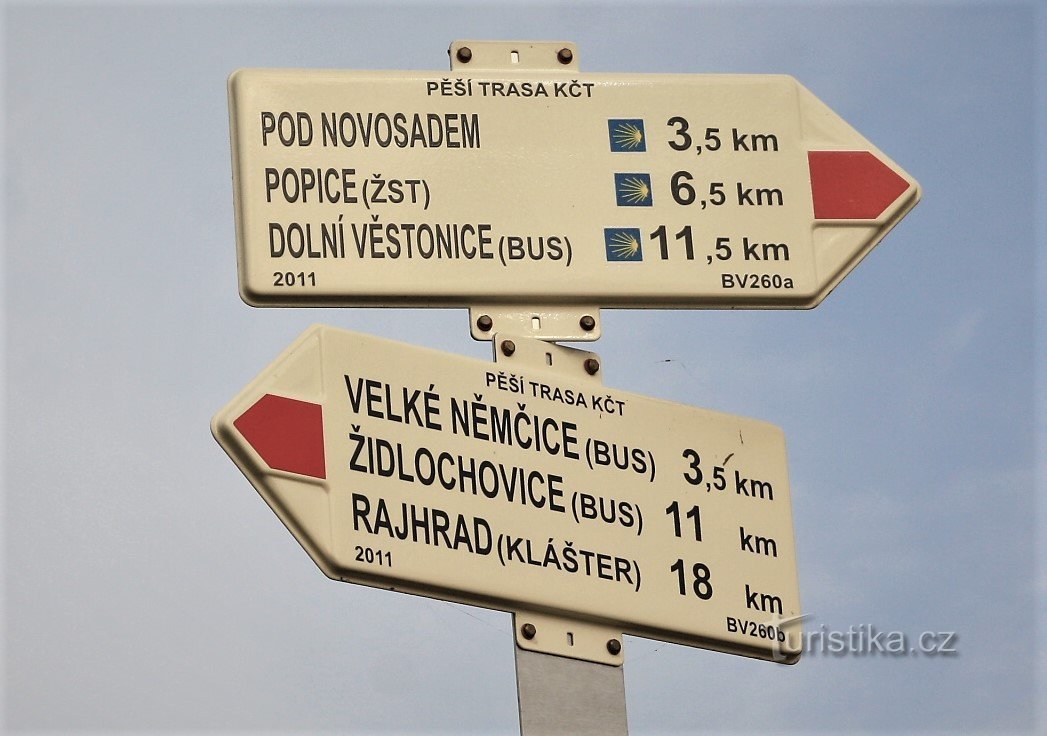 Tourist crossroads Uherčice