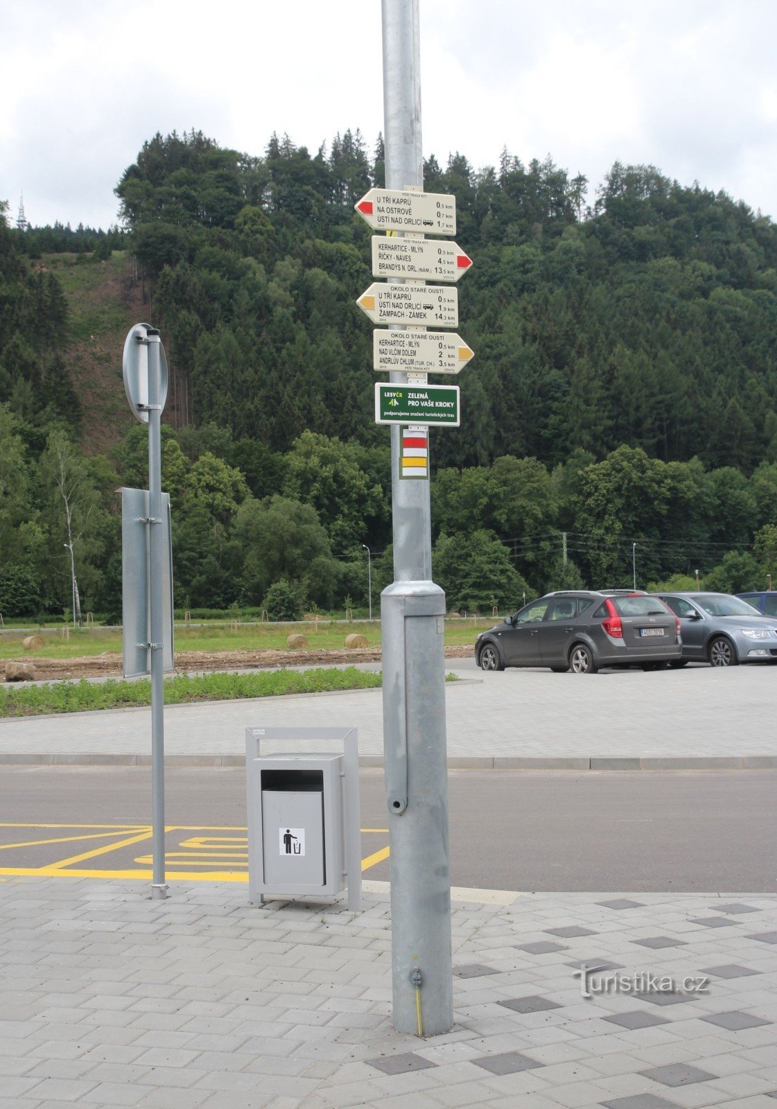 Tourist junction Ústí nad Orlicí, highway