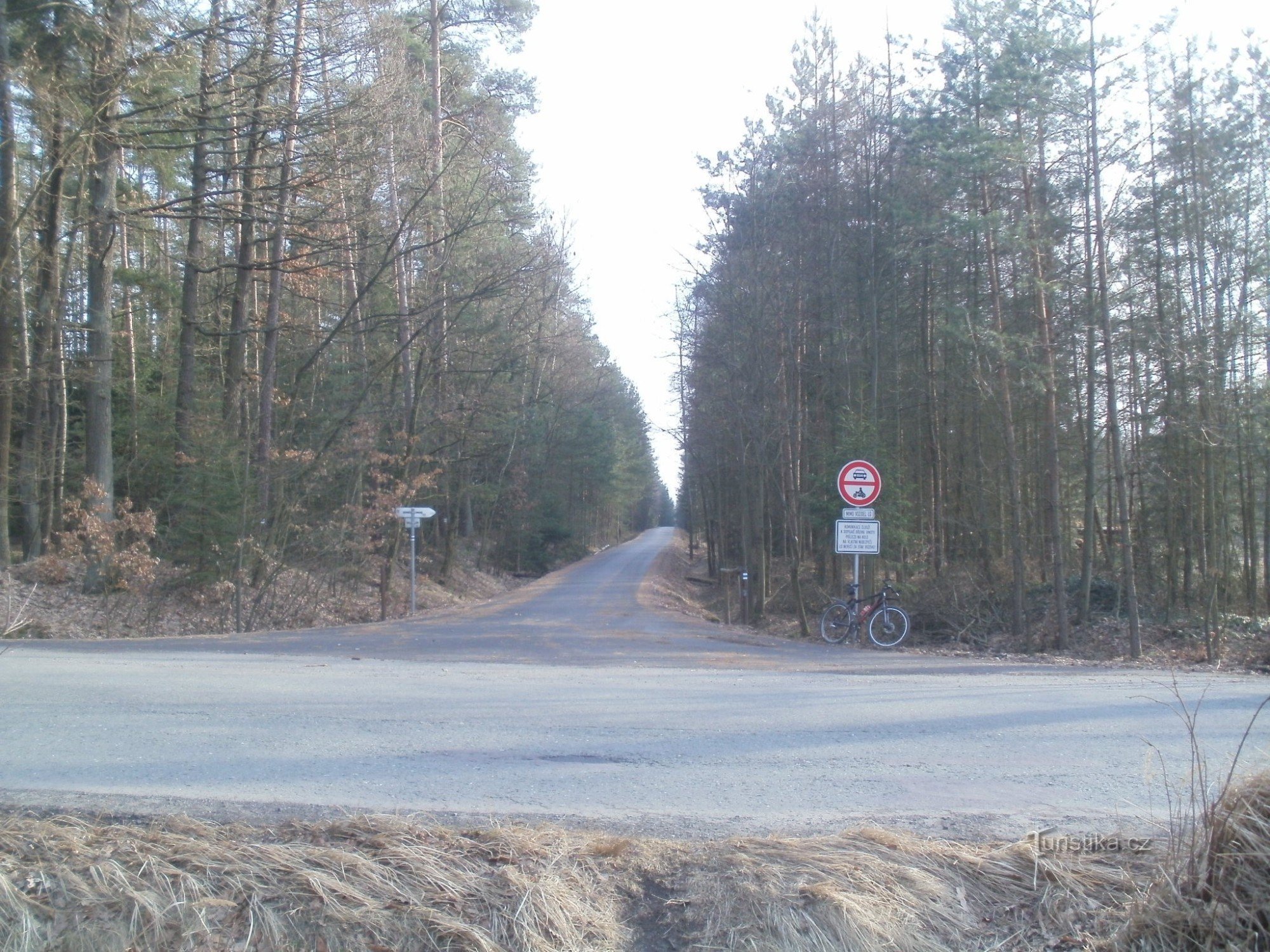 tourist crossroads in Jezoviny - game reserve