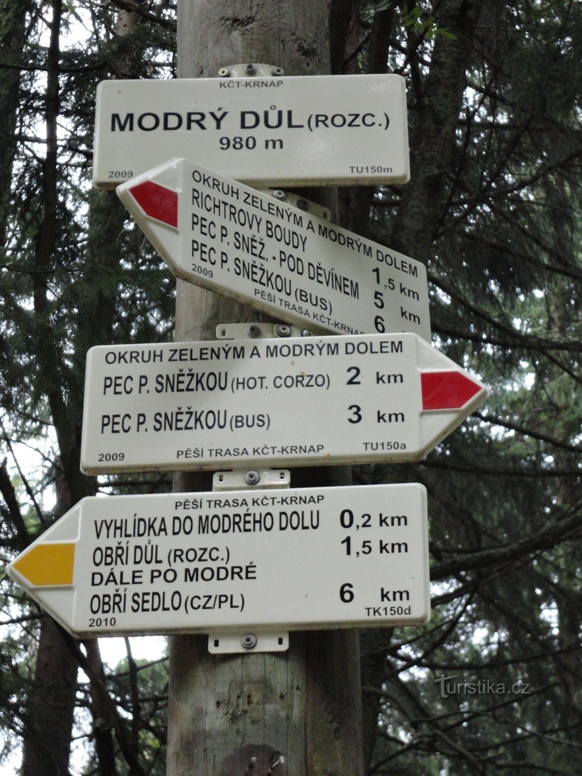 turistično križišče v Modrý dol