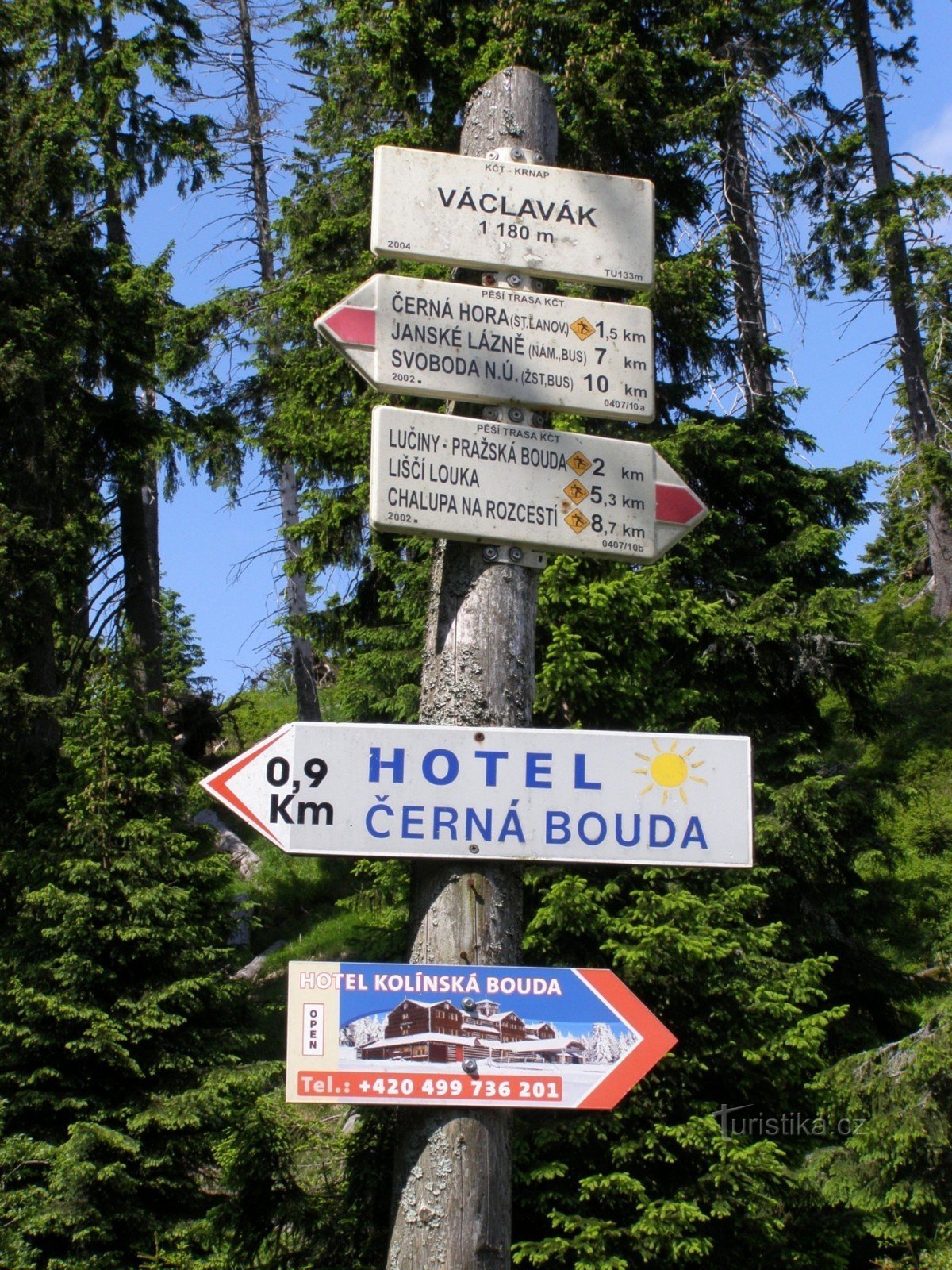 turistično križišče Václavák - Pod Javorím dolem, ob akumulacijskem jezeru