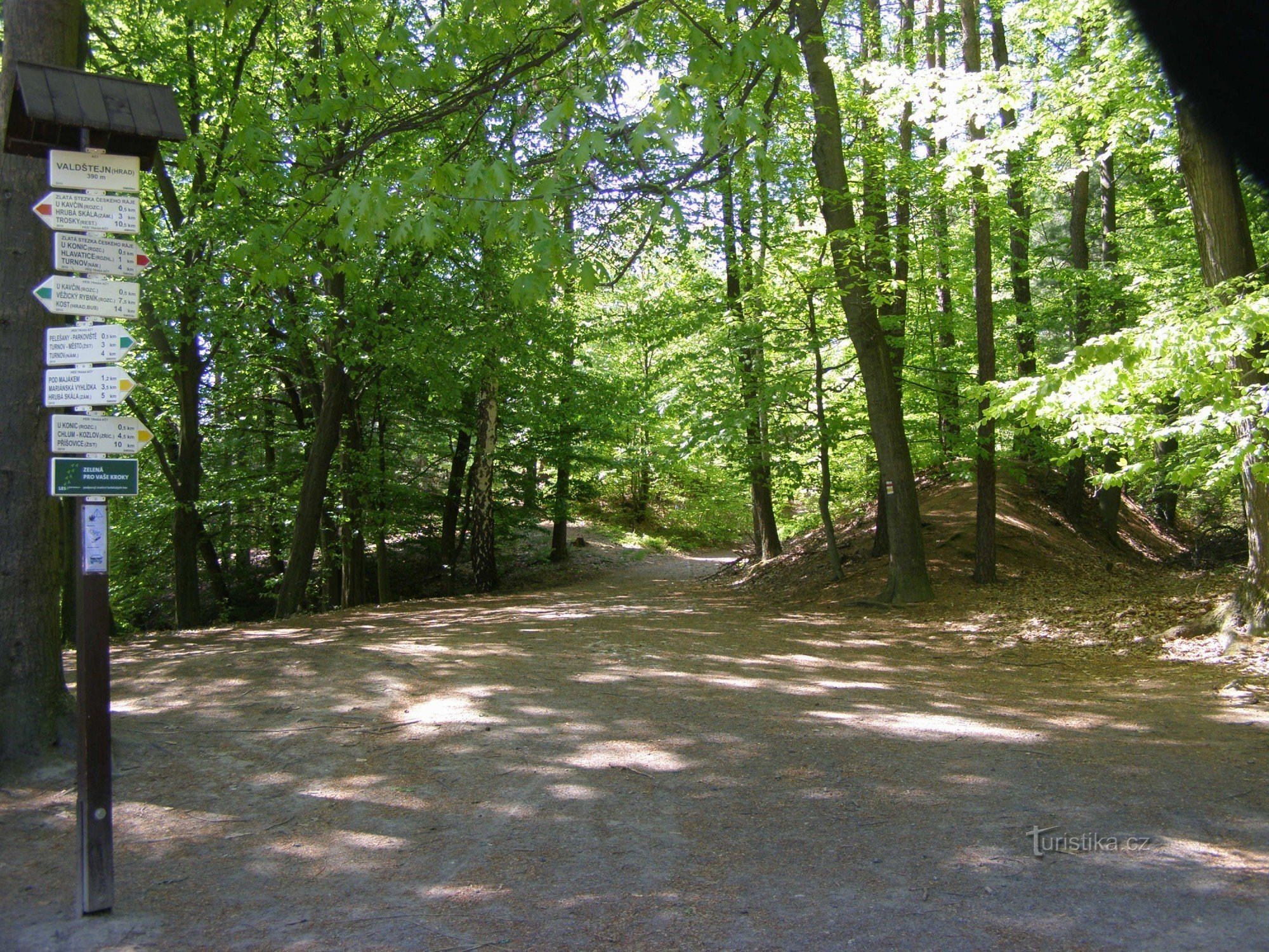 tourist crossroads Valdštejn