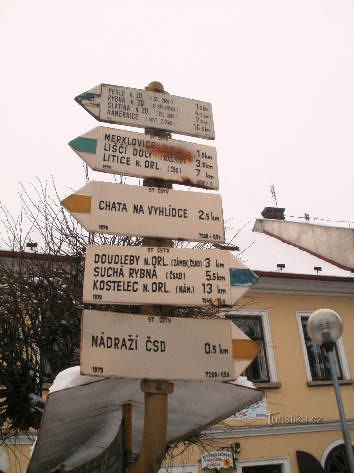 tourist crossroads Vamberk - Husovo náměstí