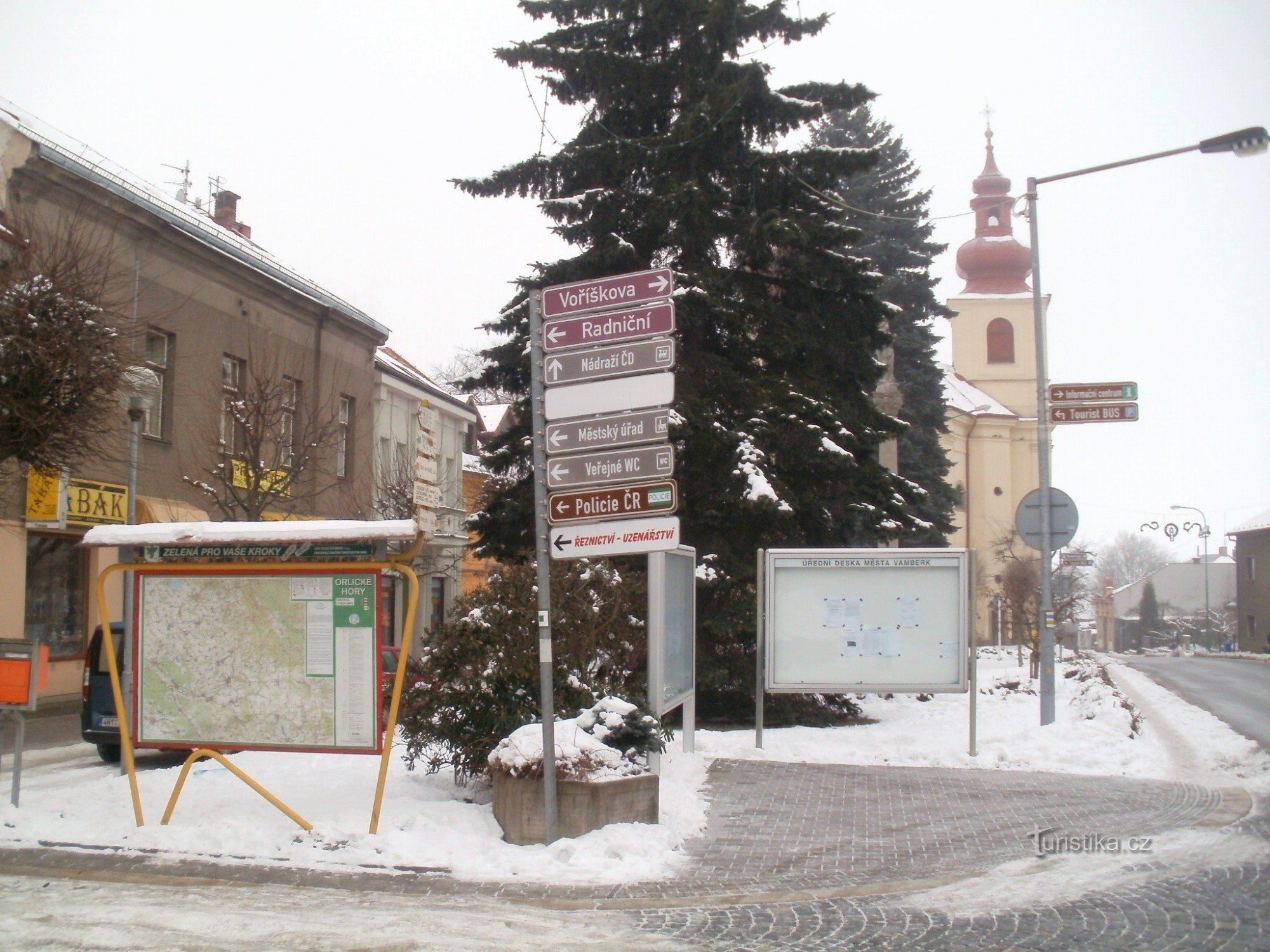 encruzilhada turística Vamberk - Husovo náměstí